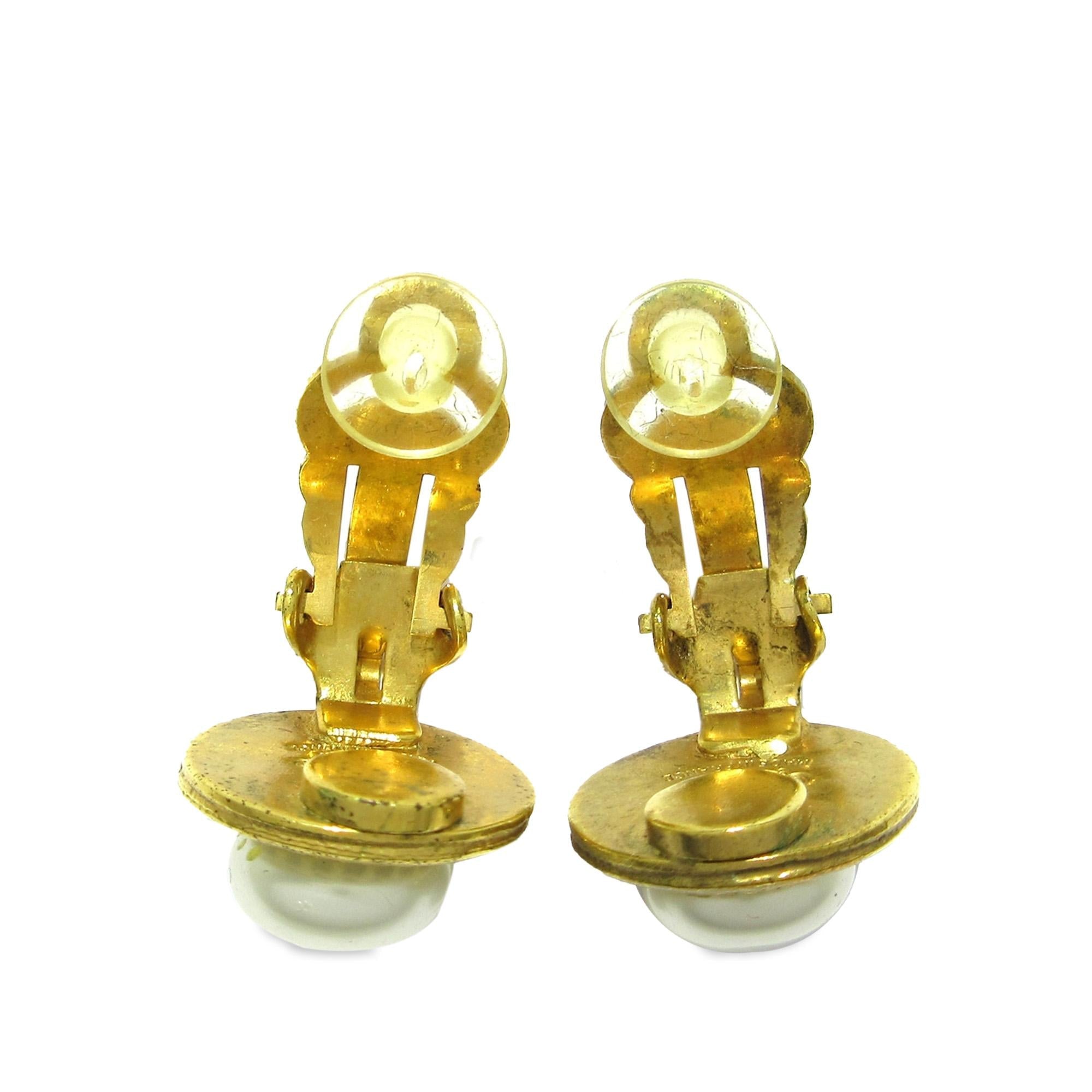 Chanel Faux Pearl Clip On Earrings (SHG-ugoORM)
