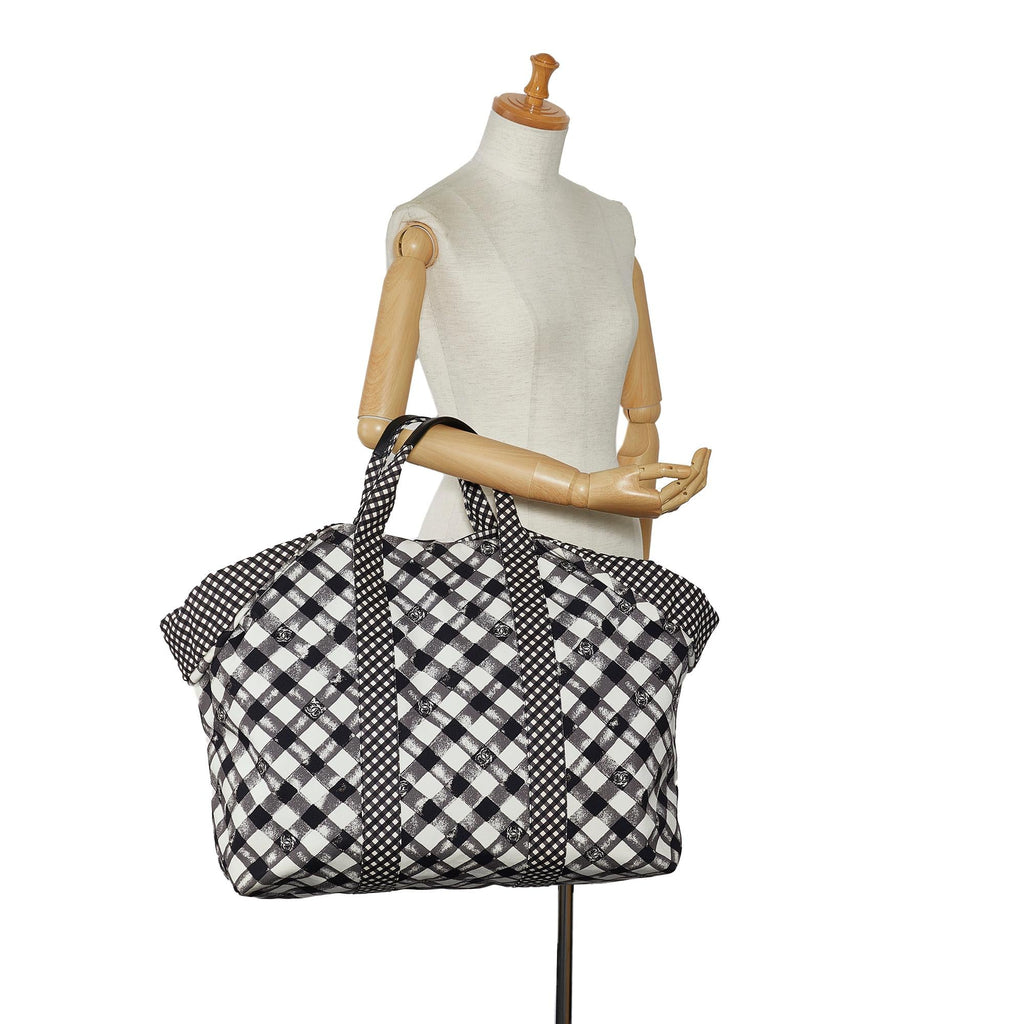 Chanel Gingham XXL Tote (SHG-FDvtAx)