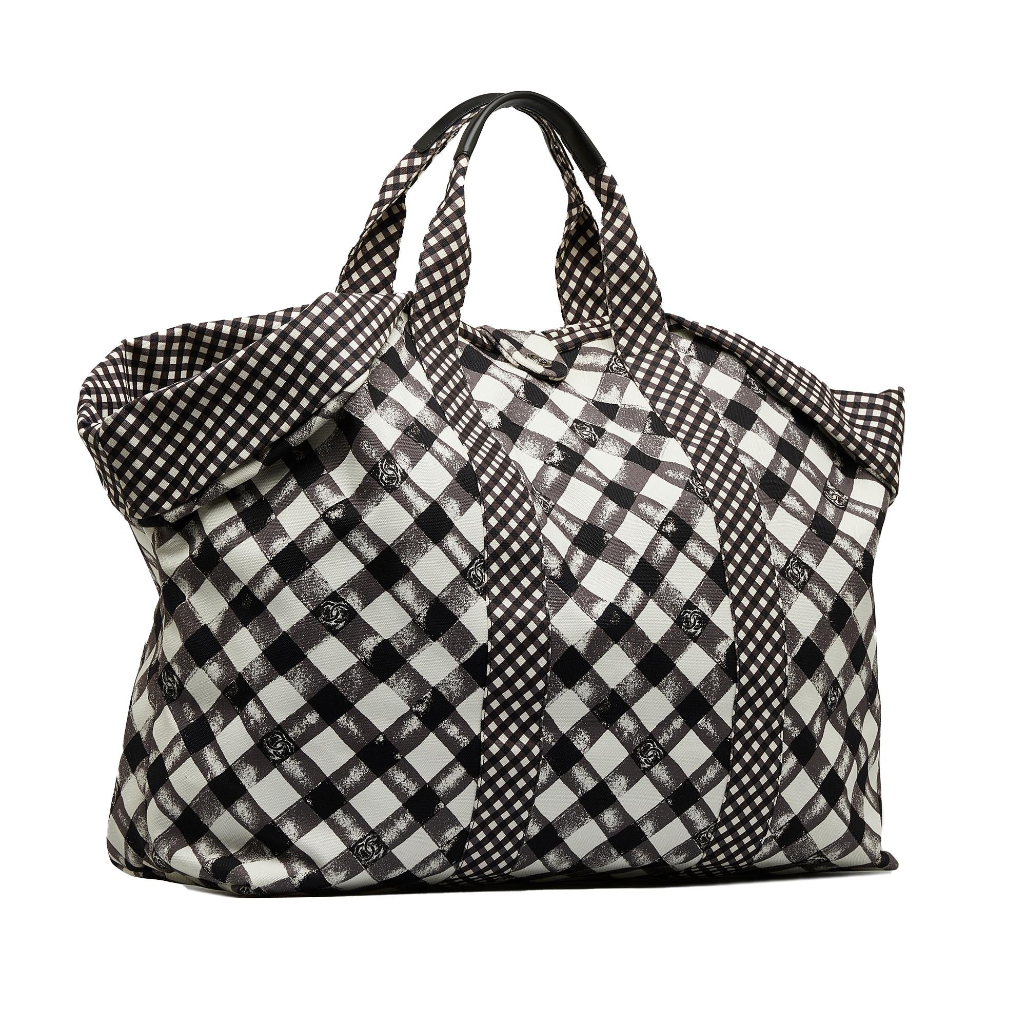 Chanel Gingham XXL Tote (SHG-FDvtAx)