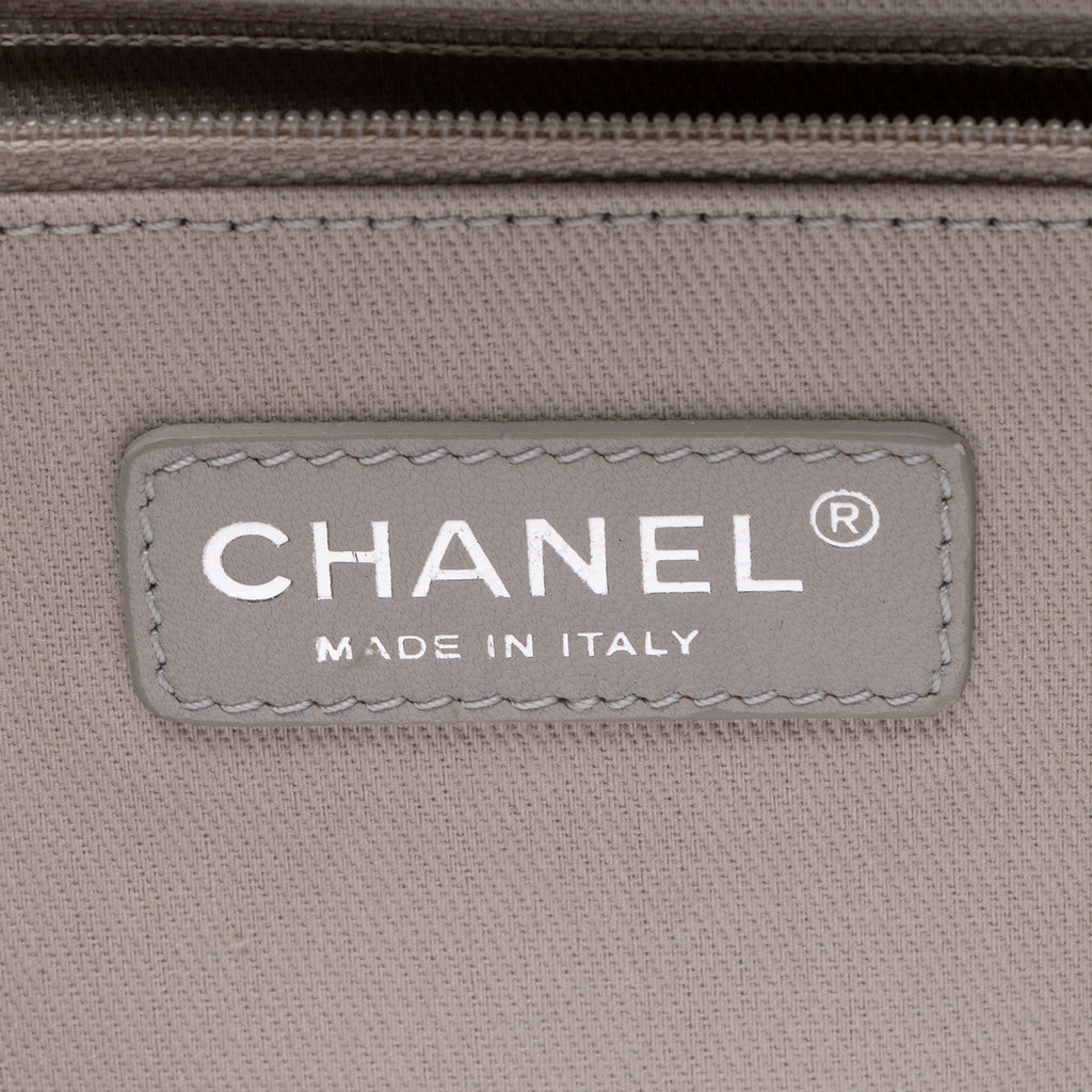 Chanel Glazed Calfskin Deauville Medium Tote (SHF-7Lzvto)