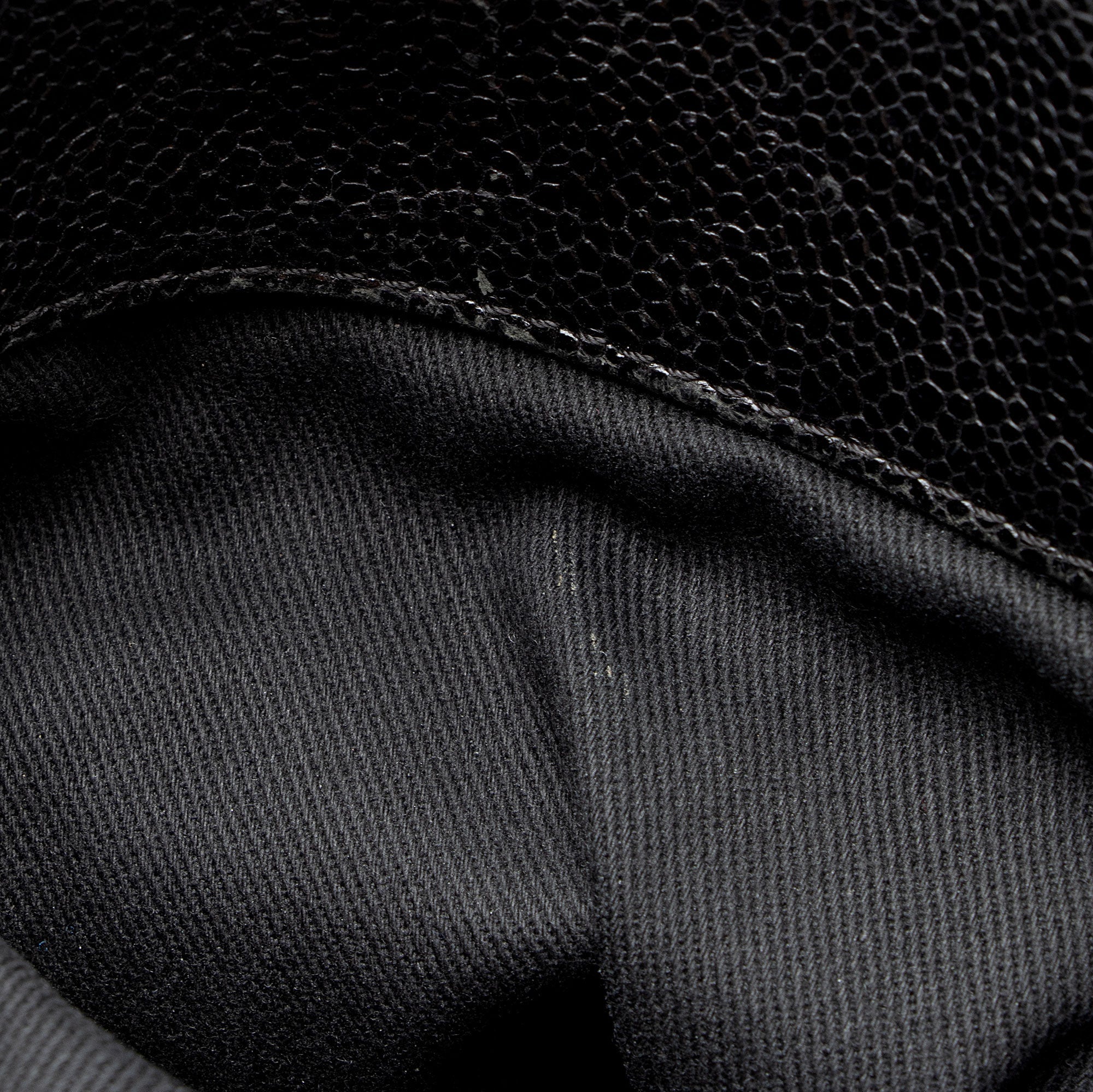 Chanel Glazed Caviar Coco Pleats Messenger Bag (SHF-KGhO50)