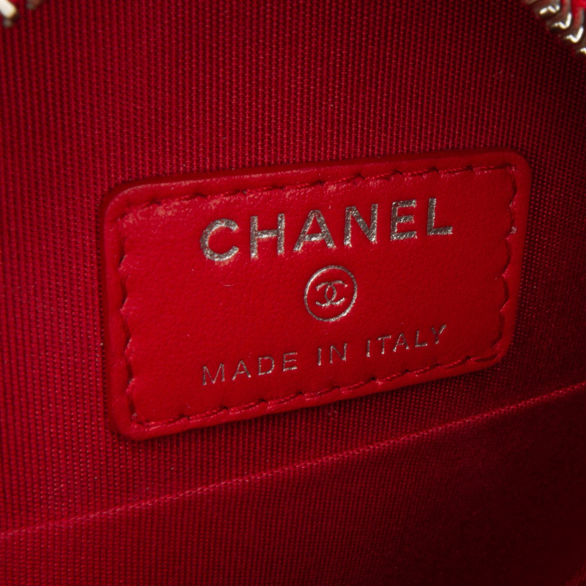 Chanel Goatskin Camellia Round Crossbody (SHG-CAN8CG)