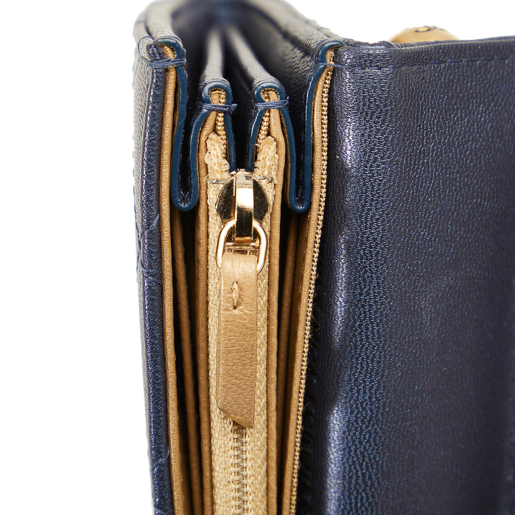Chanel Goatskin Chic Pearls Clutch With Chain (SHG-6JqQUh)