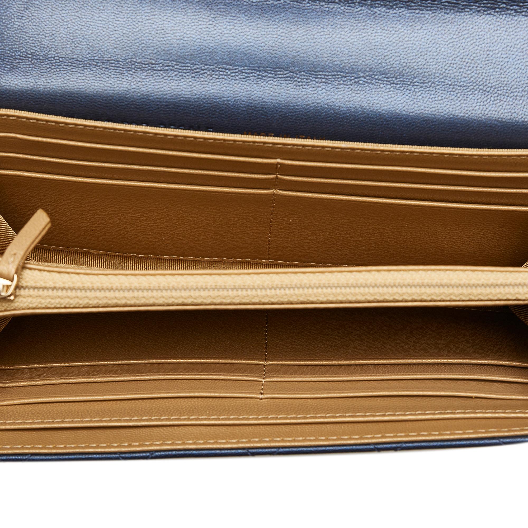 Chanel Goatskin Chic Pearls Clutch With Chain (SHG-6JqQUh)