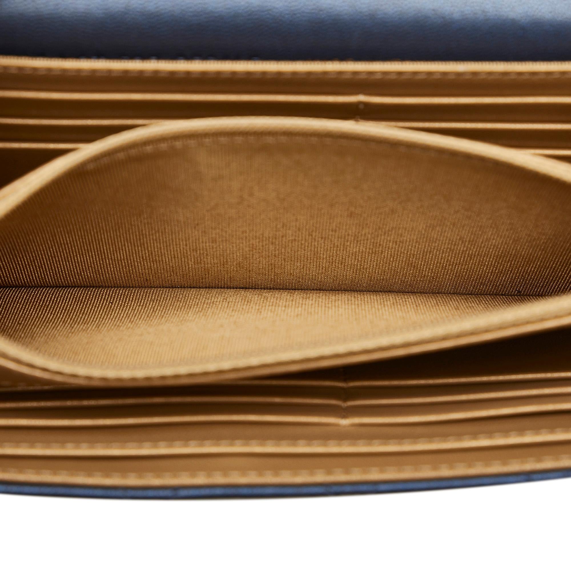 Chanel Goatskin Chic Pearls Clutch With Chain (SHG-6JqQUh)