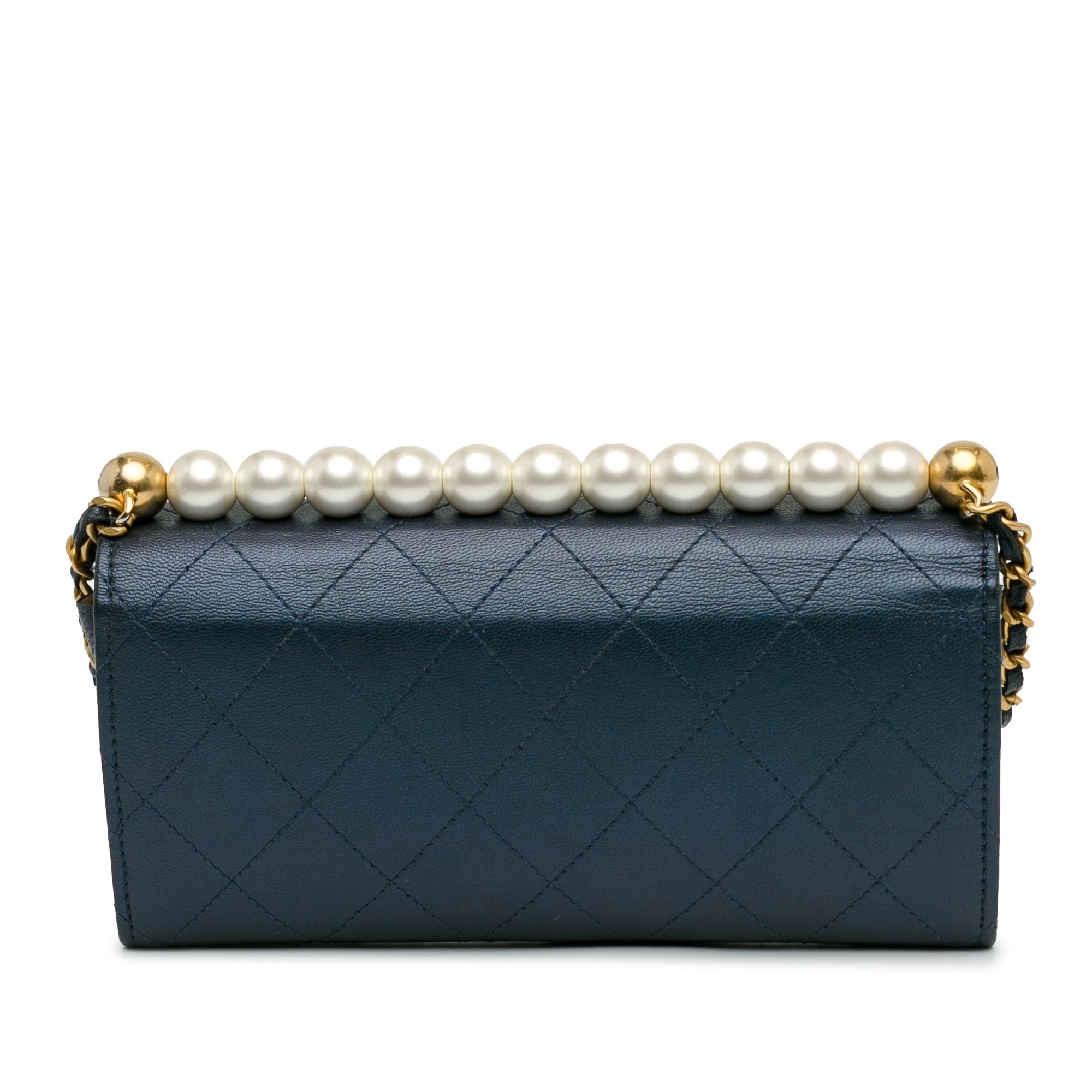 Chanel Goatskin Chic Pearls Clutch With Chain (SHG-gHnbwe)