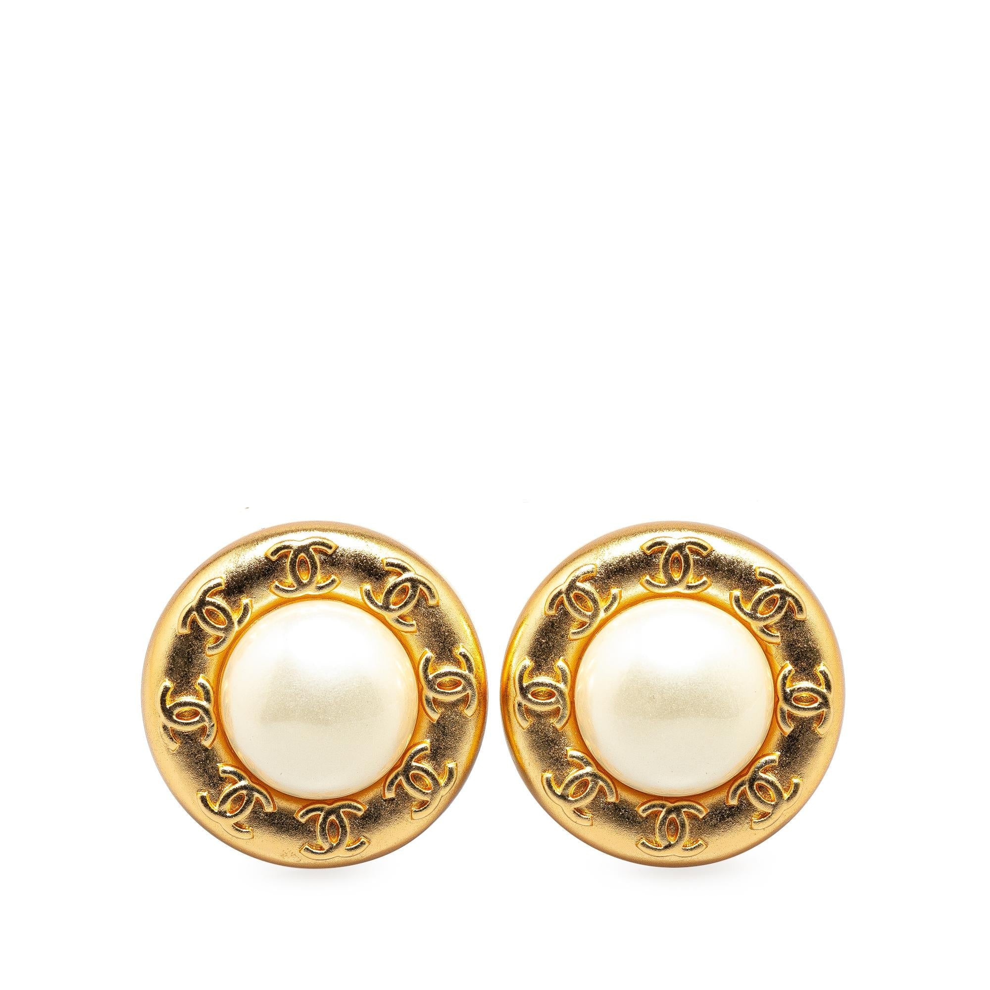 Chanel Gold Plated CC Faux Pearl Clip on Earrings (SHG-ziw21R)