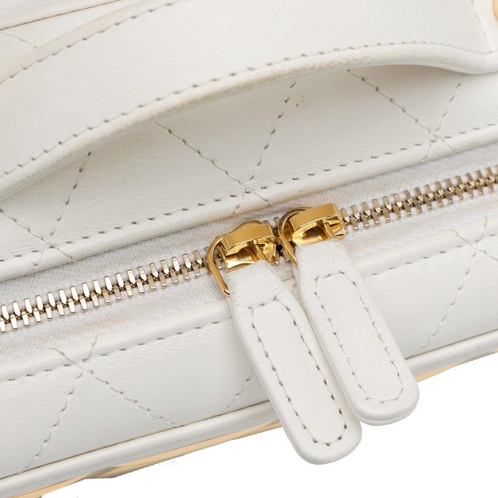 Chanel Golden Plate Vanity Case (SHG-B4IXoj)