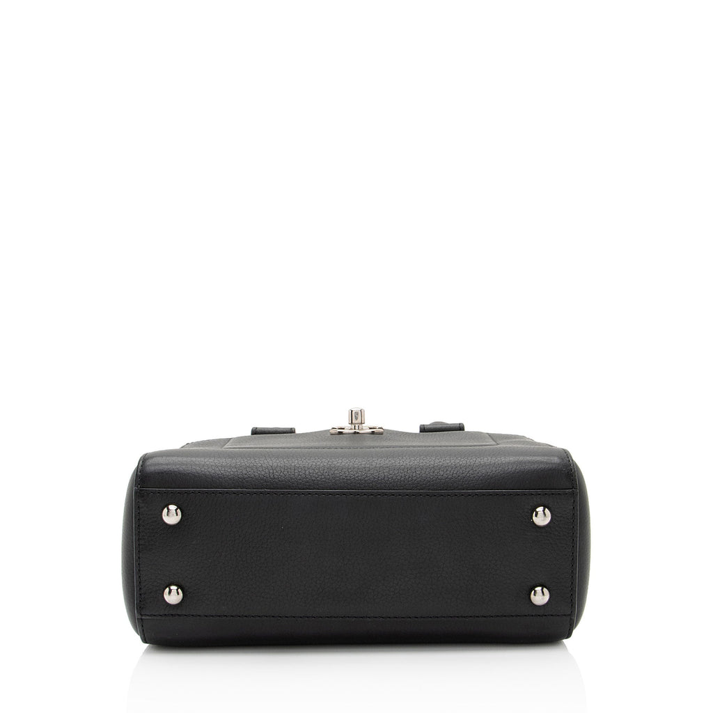 Chanel Grained Calfskin Executive Mini Shopper Tote (SHF-sRxeUb)