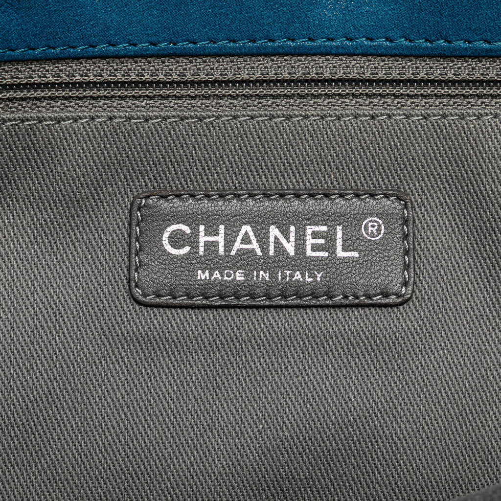 Chanel Iridescent Calfskin East West Glint Flap (SHG-CpFGH6)
