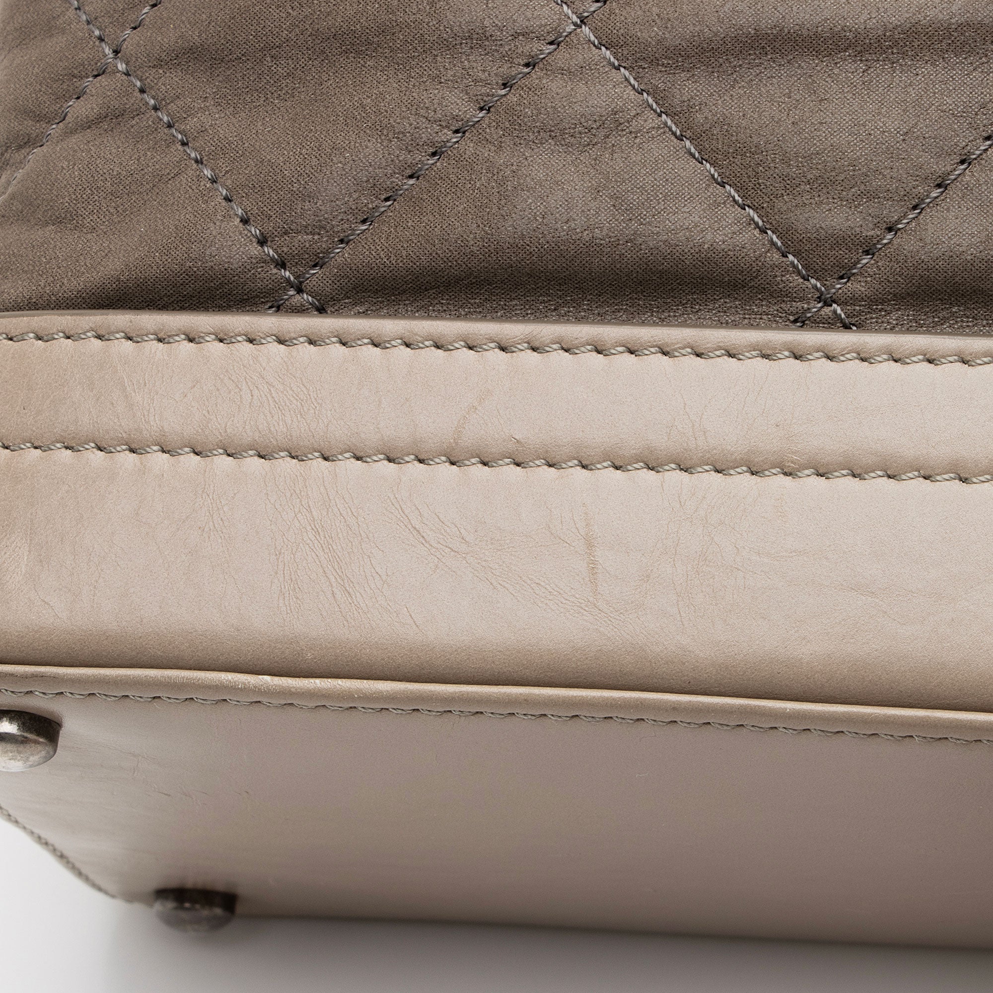 Chanel Iridescent Calfskin VIP Flap Bag (SHF-UvQfgO)
