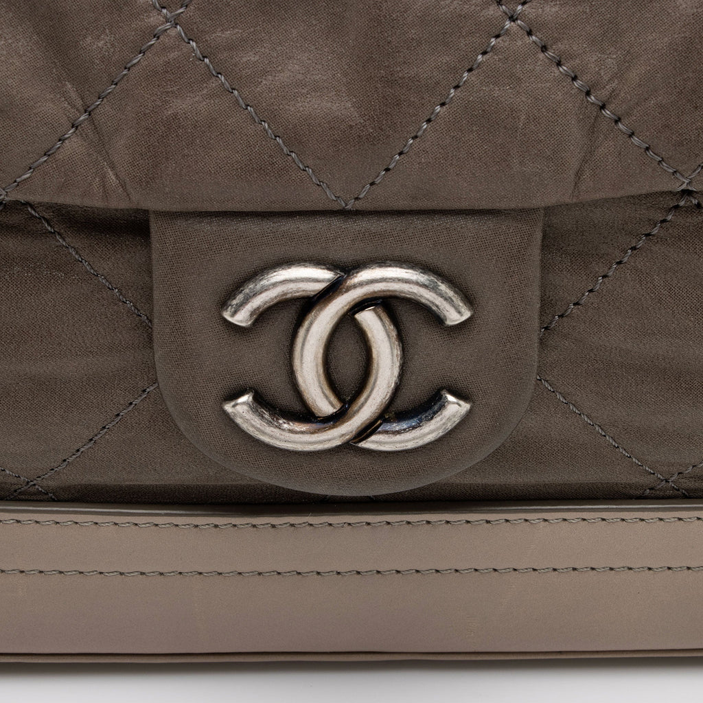Chanel Iridescent Calfskin VIP Flap Bag (SHF-UvQfgO)