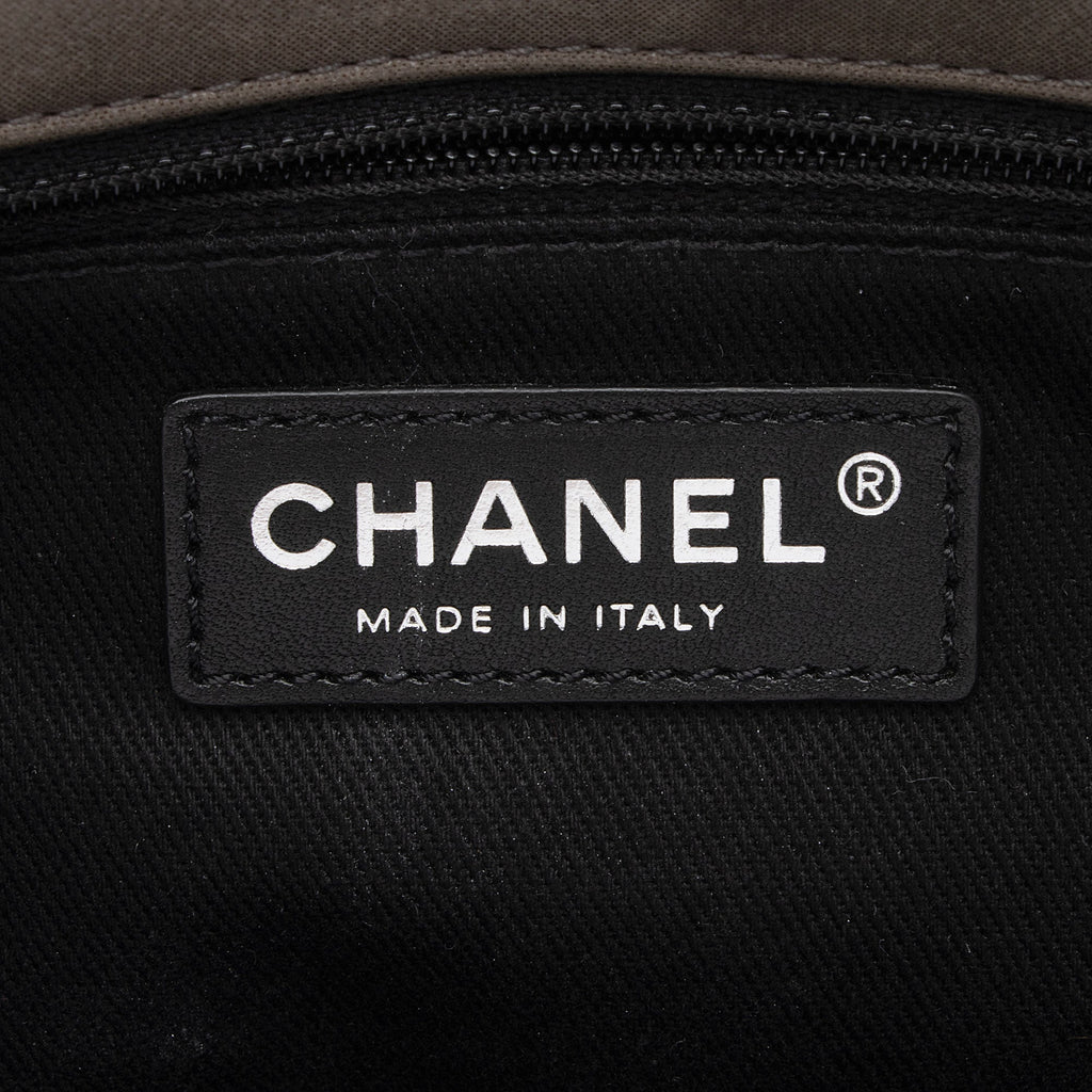 Chanel Iridescent Calfskin VIP Flap Bag (SHF-UvQfgO)