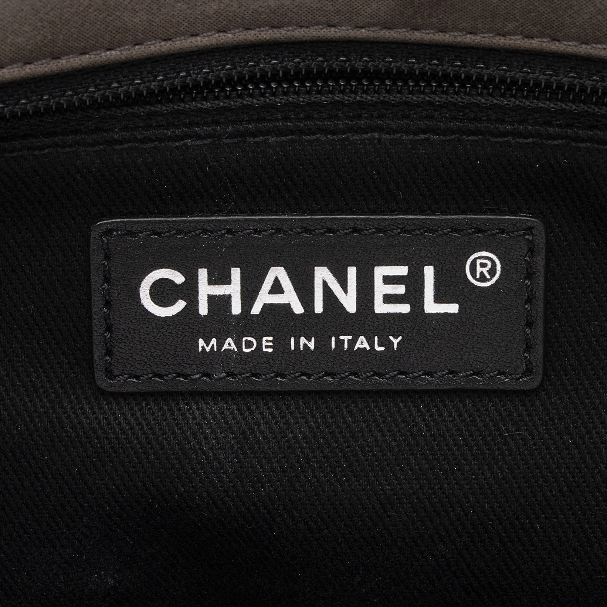 Chanel Iridescent Calfskin VIP Flap Bag (SHF-UvQfgO)