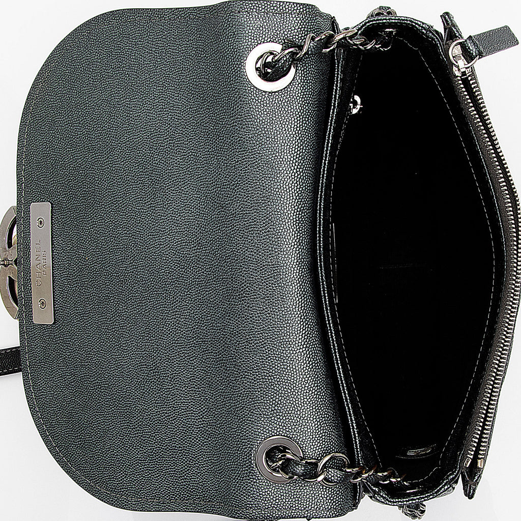 Chanel Iridescent Caviar Coco Curve Medium Shoulder Bag (SHF-jWQh7j)
