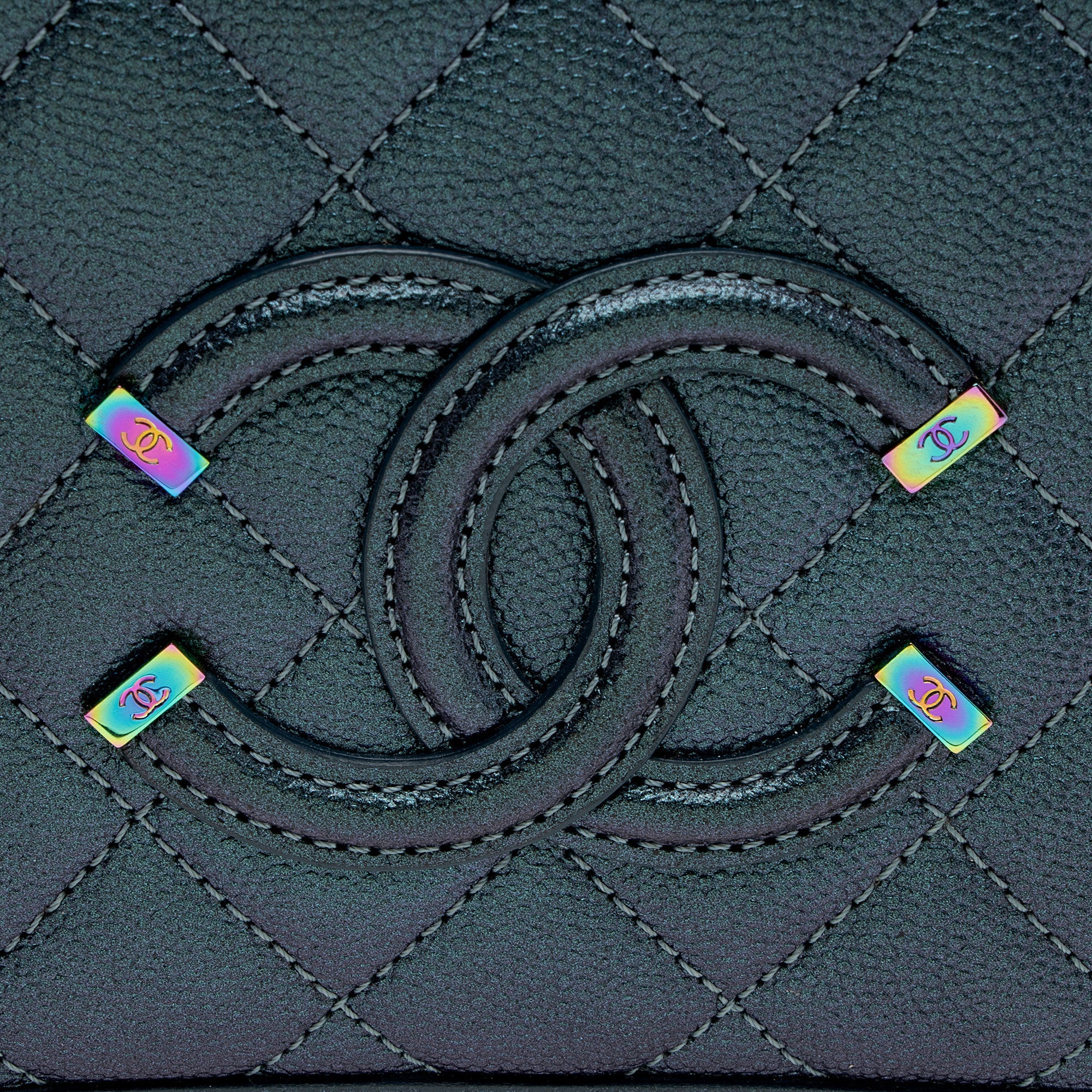 Chanel Iridescent Caviar Leather CC Filigree Small Vanity Case