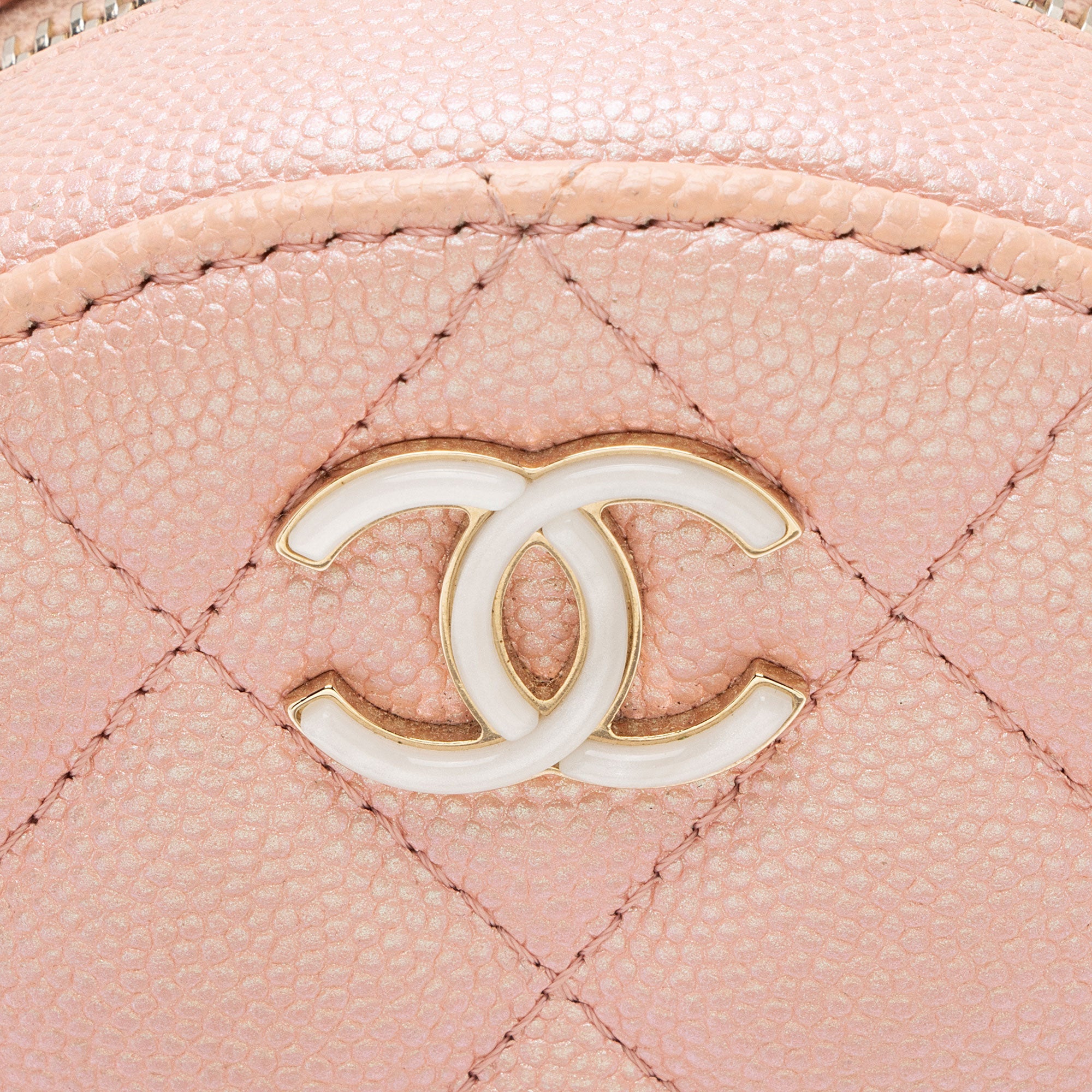 Chanel Iridescent Caviar Leather Mother of Pearl CC Round Clutch with Chain (SHF-YKChQe)