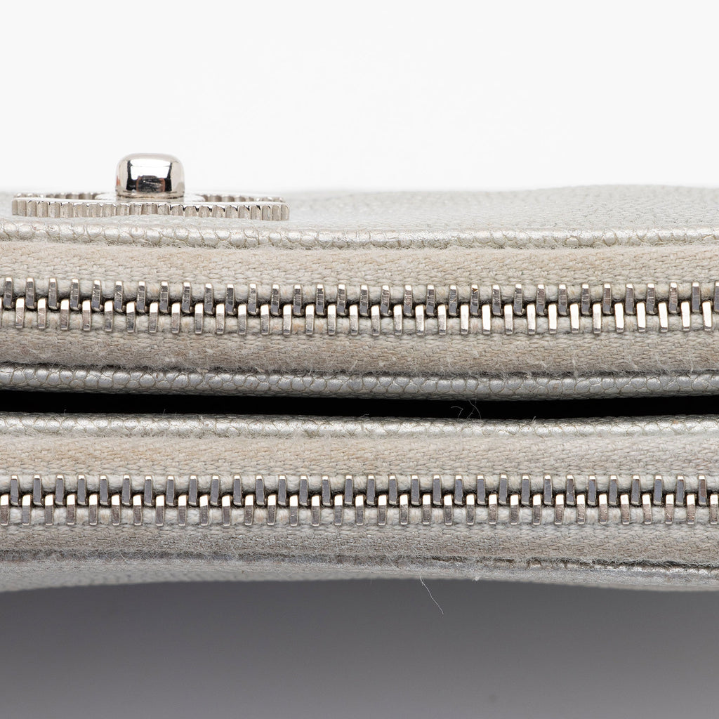 Chanel Iridescent Caviar Leather Vintage Mademoiselle Clutch with Chain (SHF-fdlQlw)