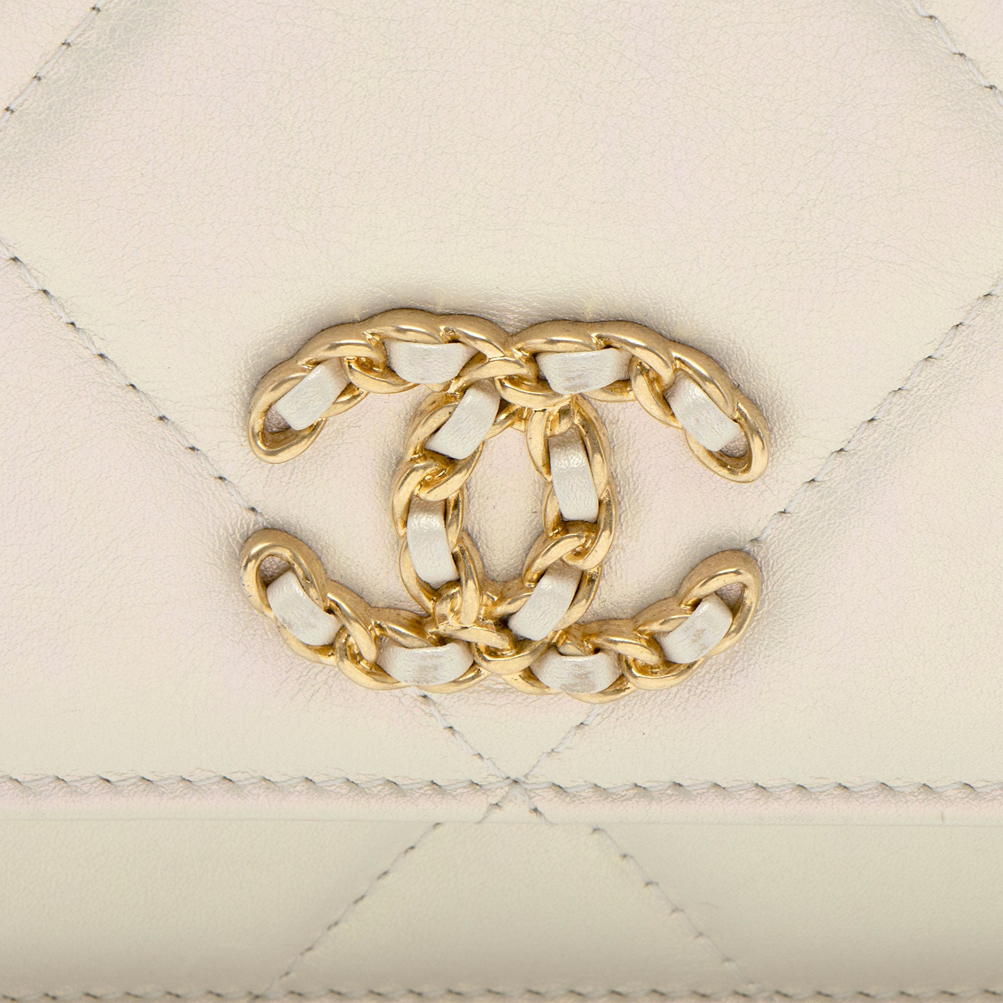 Chanel Iridescent Lambskin 19 Wallet on Chain (SHF-Q3iEEa)