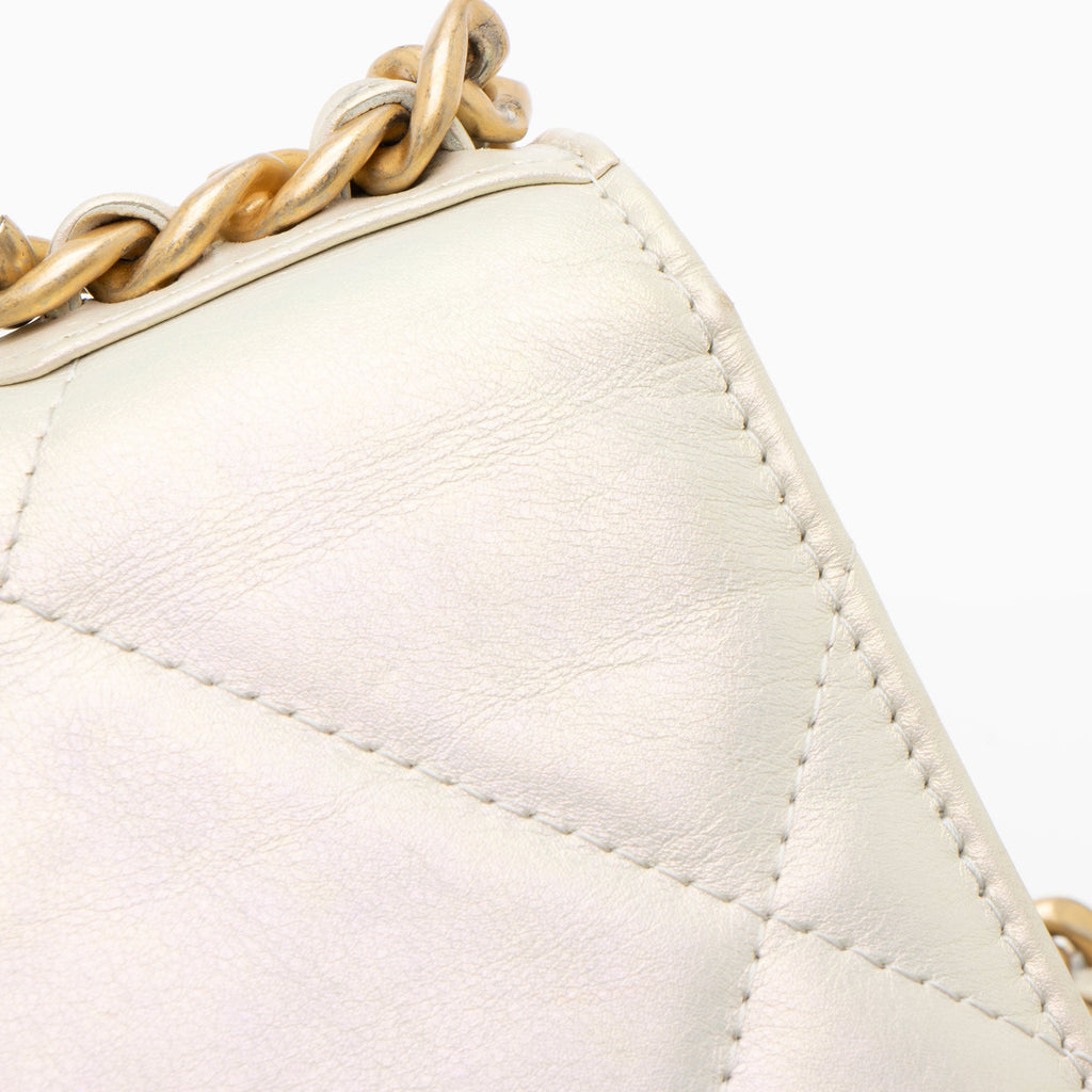 Chanel Iridescent Lambskin 19 Wallet on Chain (SHF-Q3iEEa)