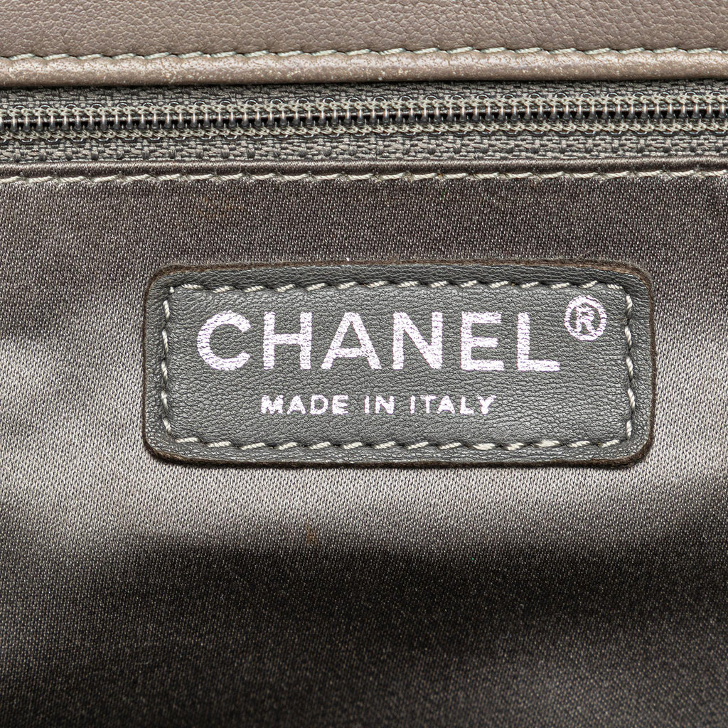 Chanel Jumbo CC Lambskin Vertical Stitch Single Flap (SHG-aklE2G)