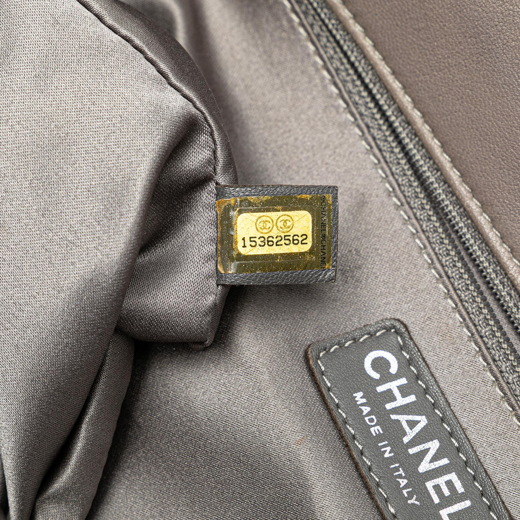 Chanel Jumbo CC Lambskin Vertical Stitch Single Flap (SHG-aklE2G)