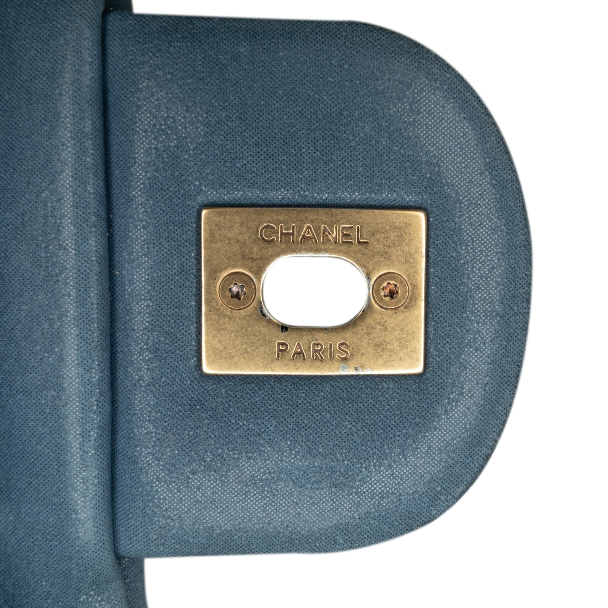 Chanel Jumbo Chevron Iridescent Surpique Flap (SHG-w8I8Ii)