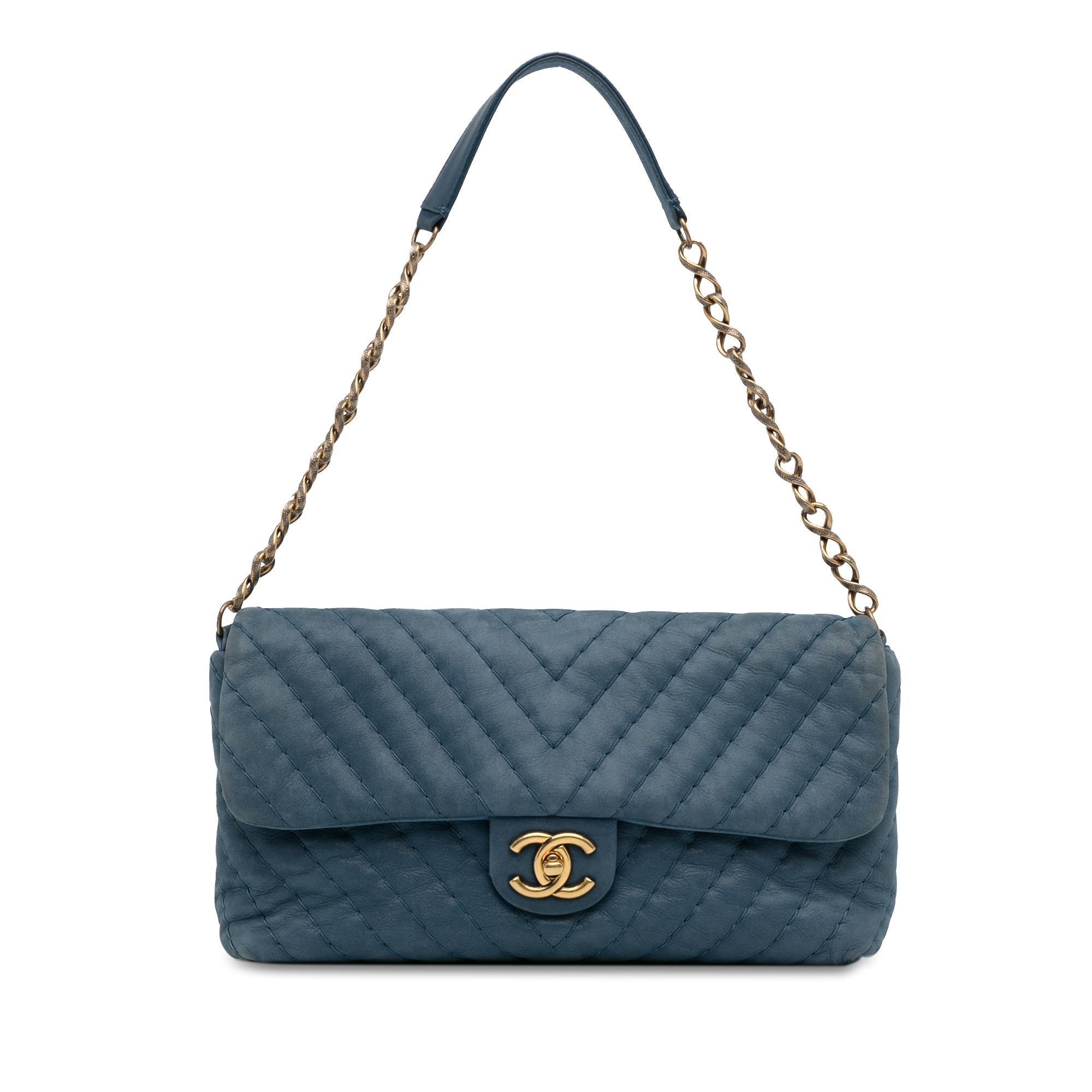 Chanel Jumbo Chevron Iridescent Surpique Flap (SHG-w8I8Ii)