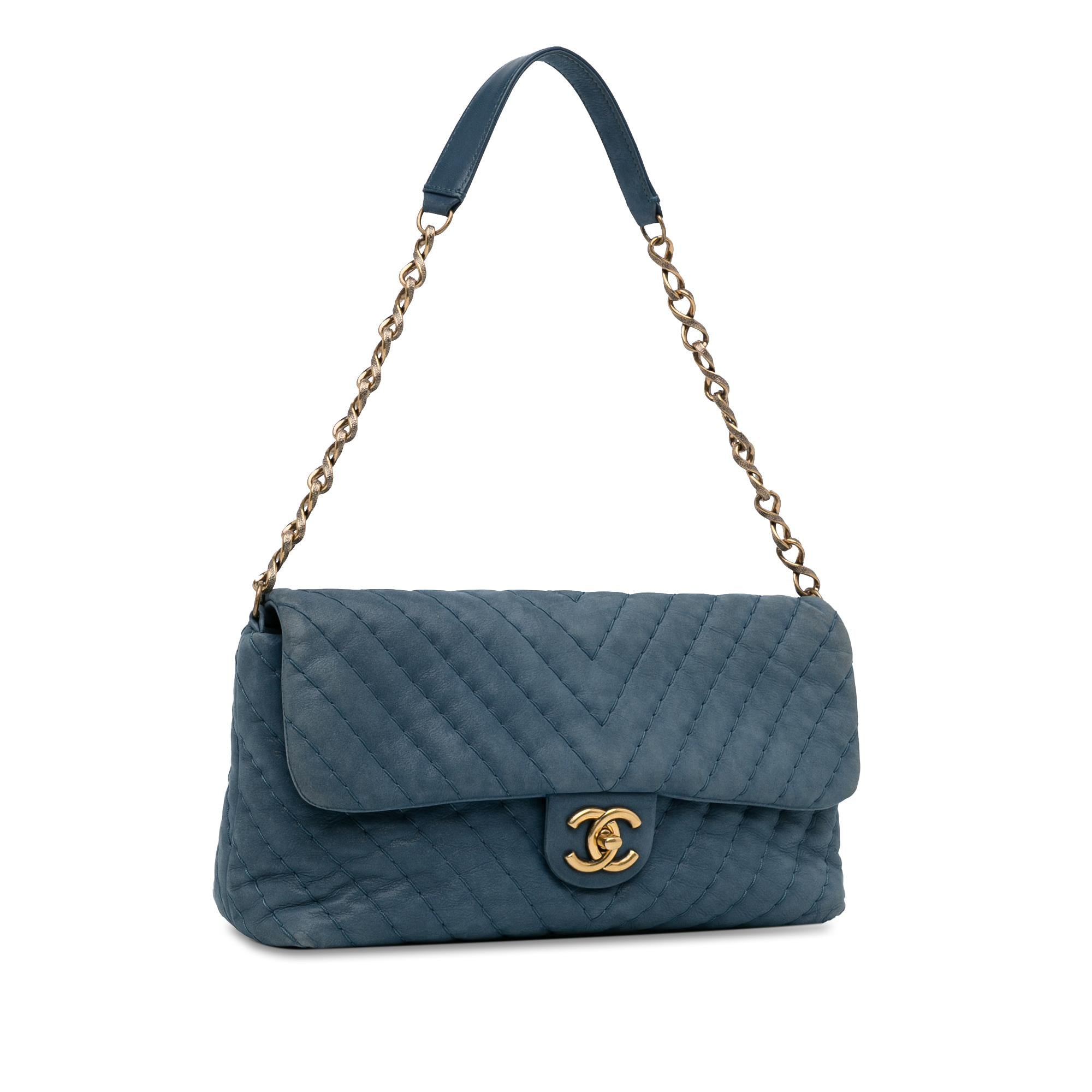 Chanel Jumbo Chevron Iridescent Surpique Flap (SHG-w8I8Ii)