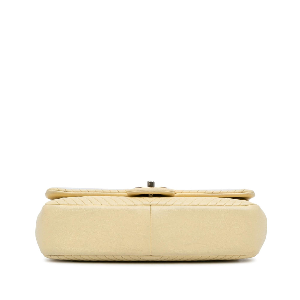 Chanel Jumbo Chevron Single Flap Bag (SHG-JJ2JXA)