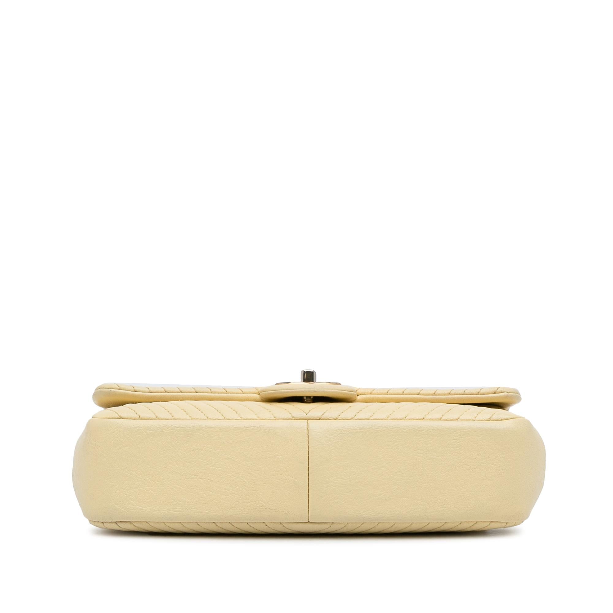 Chanel Jumbo Chevron Single Flap Bag (SHG-JJ2JXA)