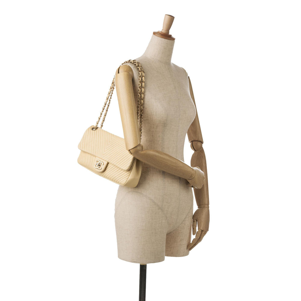 Chanel Jumbo Chevron Single Flap Bag (SHG-JJ2JXA)