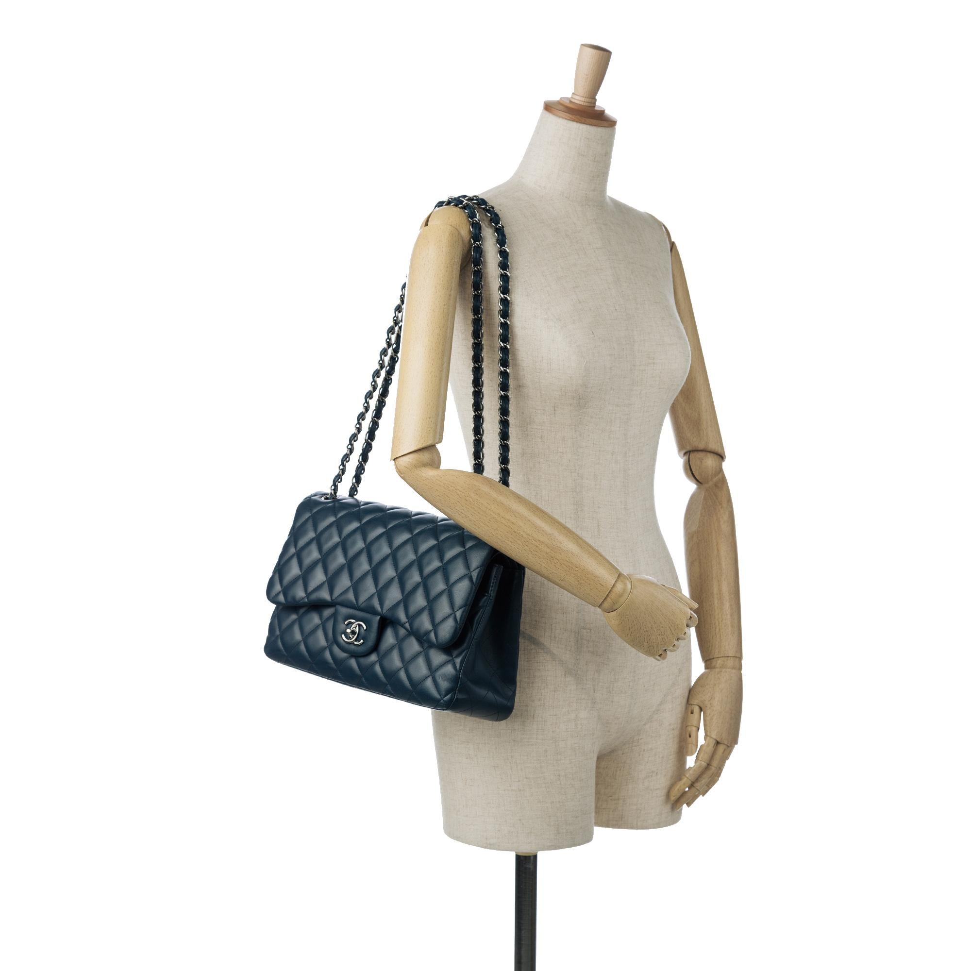 Chanel Jumbo Classic Lambskin Double Flap (SHG-LJjFs9)