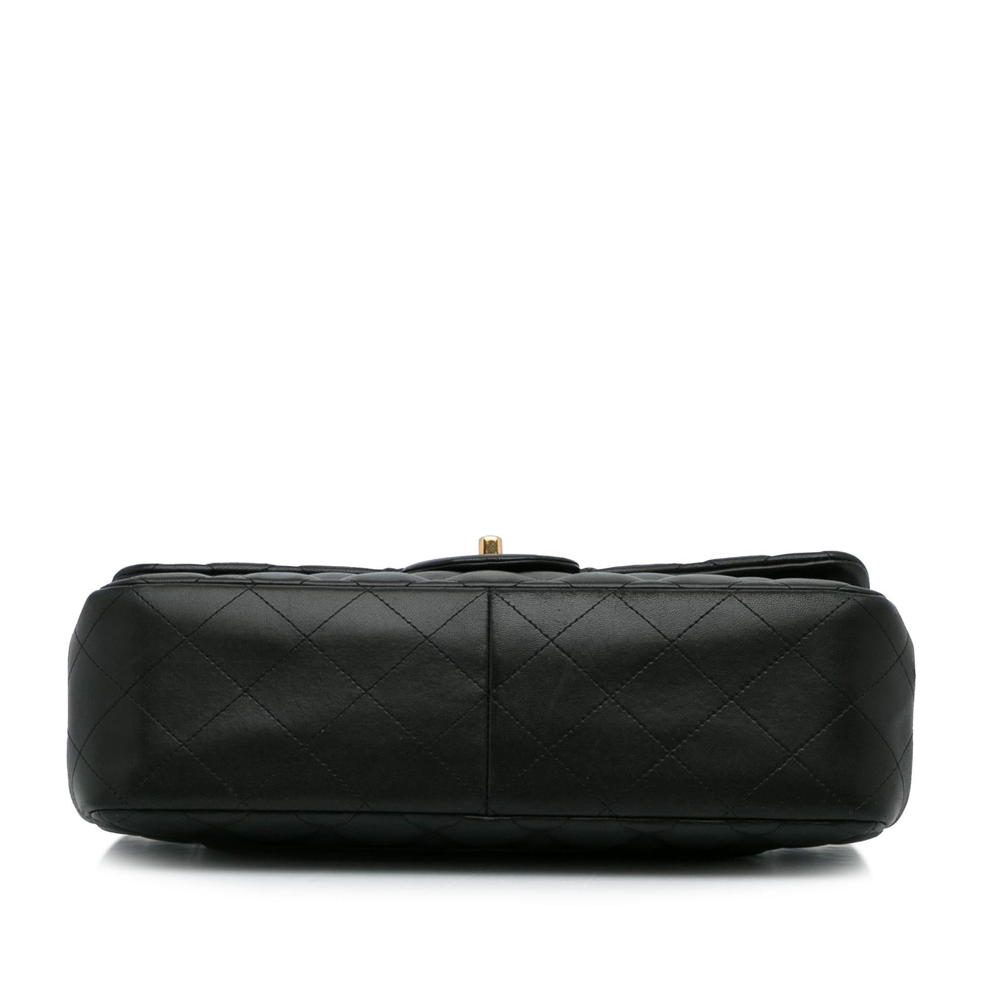 Chanel Jumbo Classic Lambskin Double Flap (SHG-36CLxd)