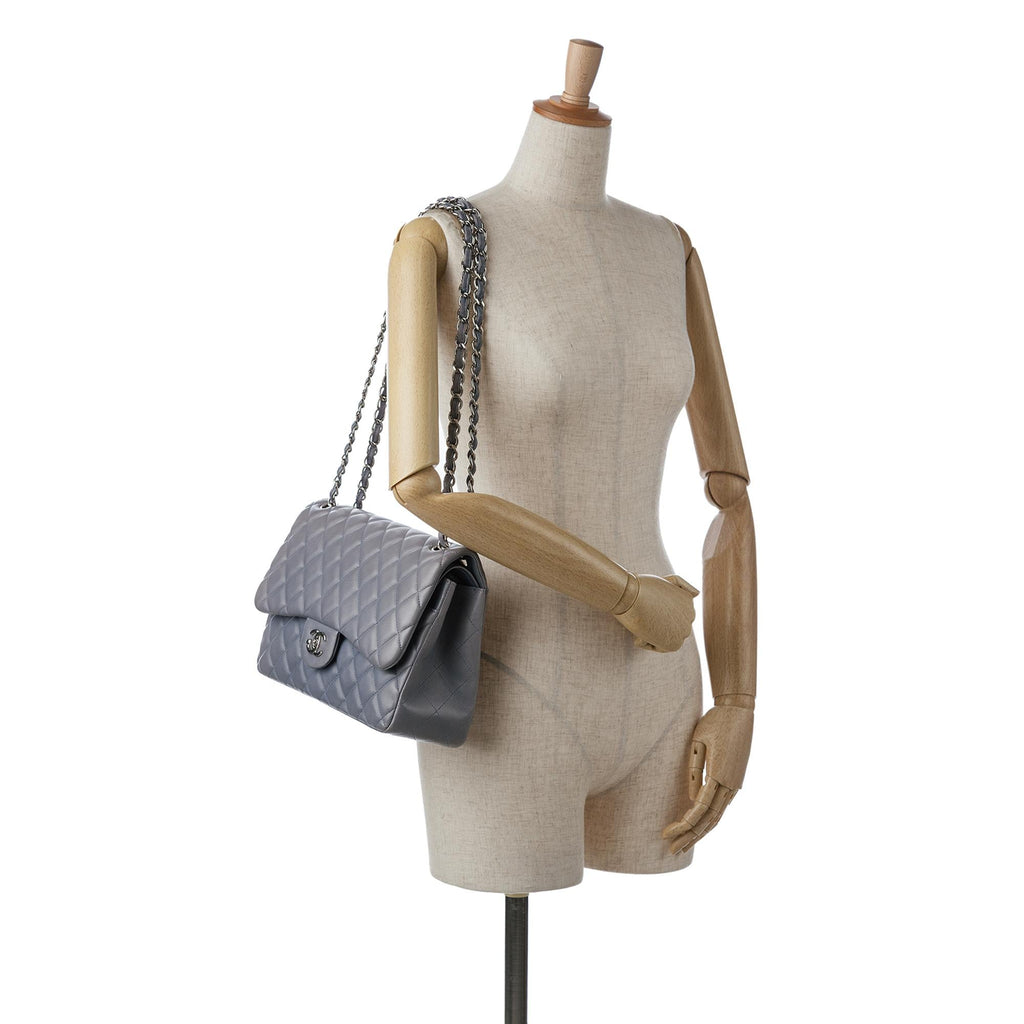 Chanel Jumbo Classic Lambskin Double Flap (SHG-YF7bft)