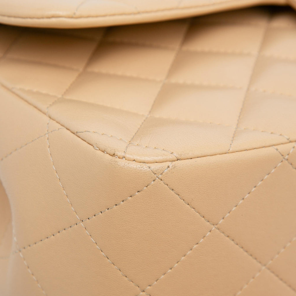 Chanel Jumbo Classic Lambskin Double Flap (SHG-evy6Et)