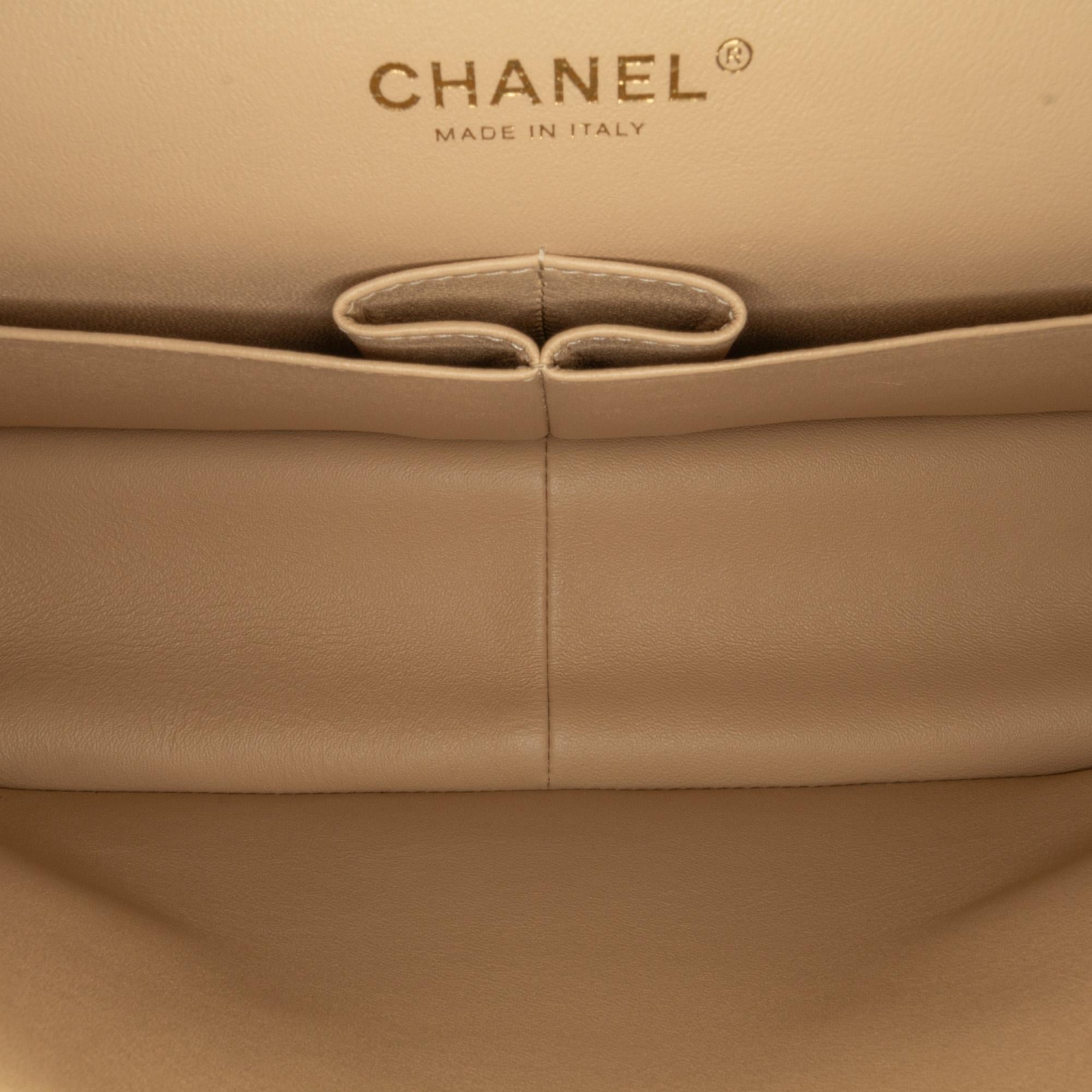 Chanel Jumbo Classic Lambskin Double Flap (SHG-evy6Et)