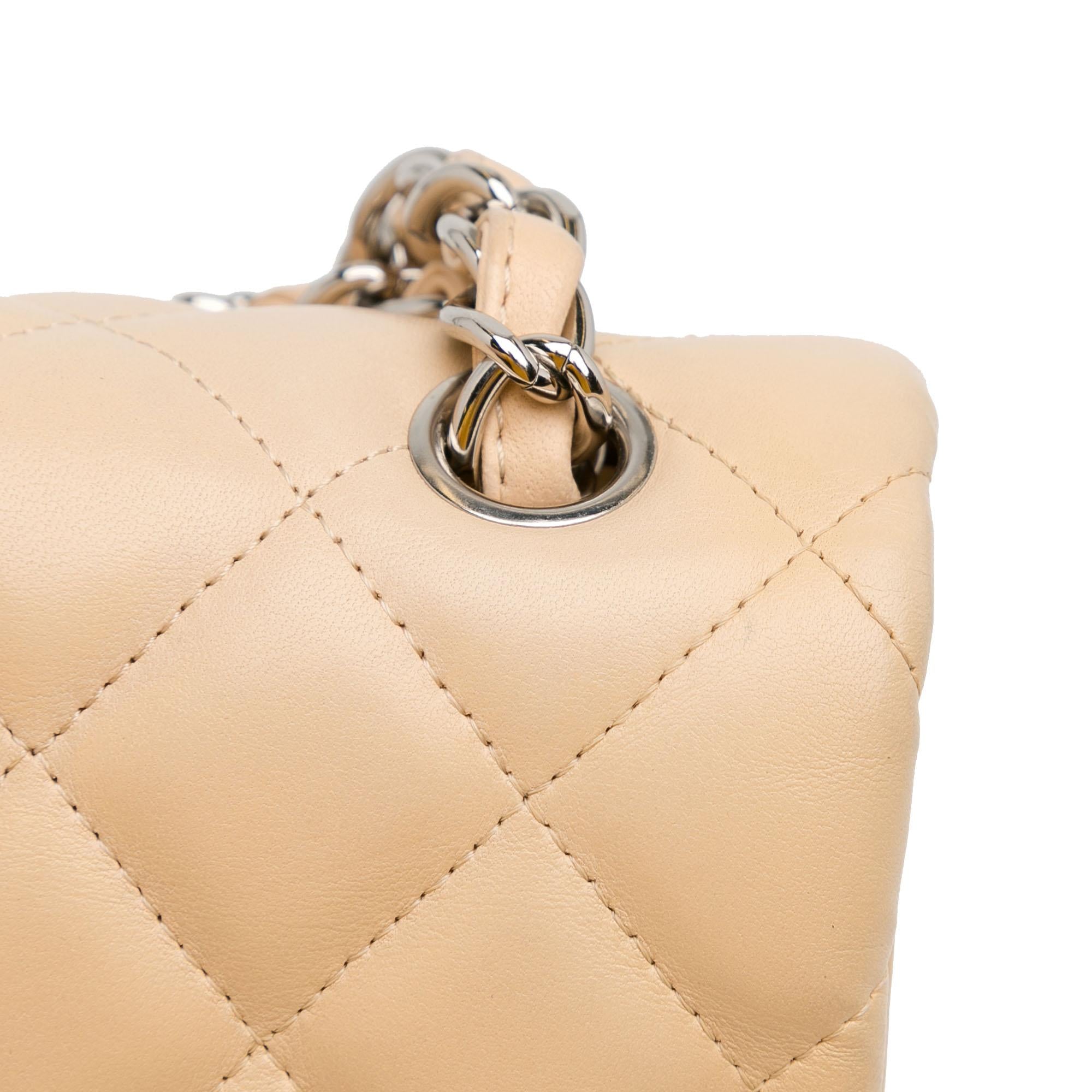 Chanel Jumbo Classic Lambskin Double Flap (SHG-Mqc20h)