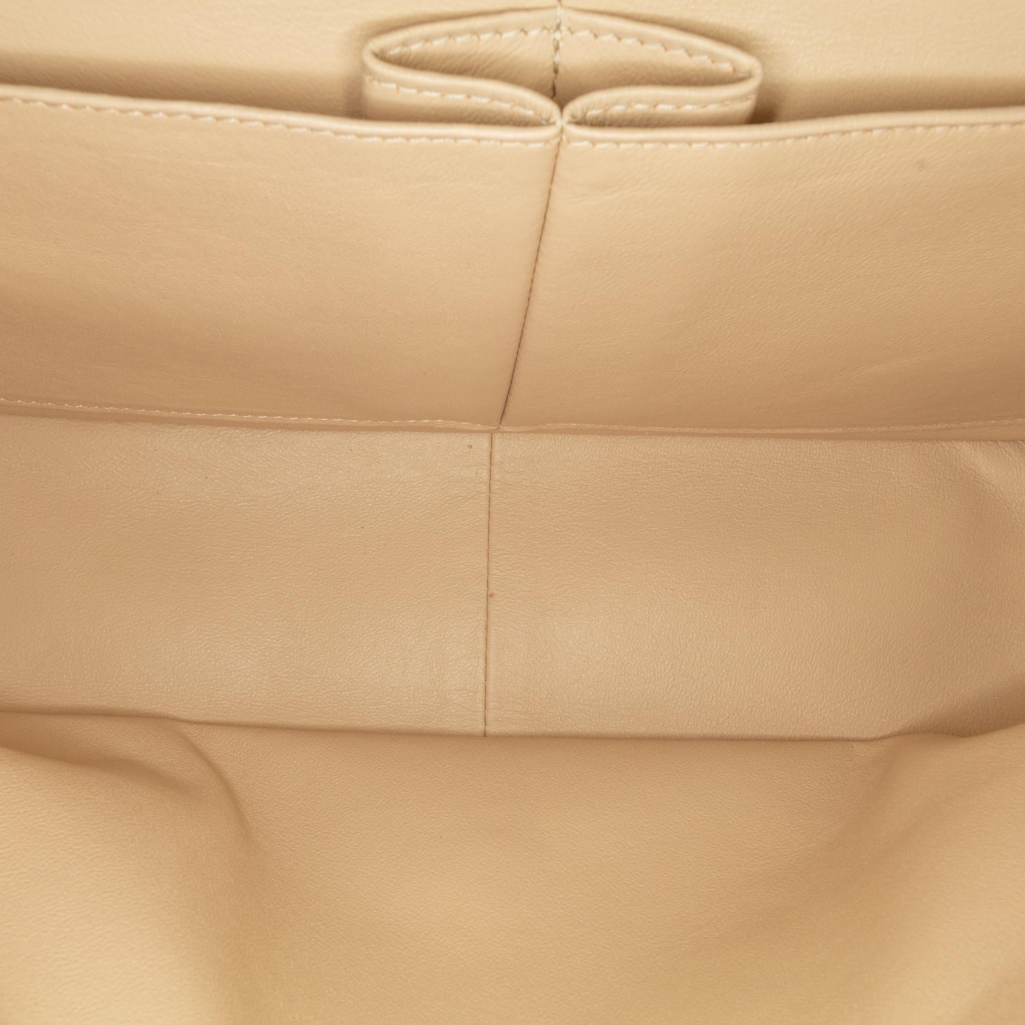 Chanel Jumbo Classic Lambskin Double Flap (SHG-jsrSIe)