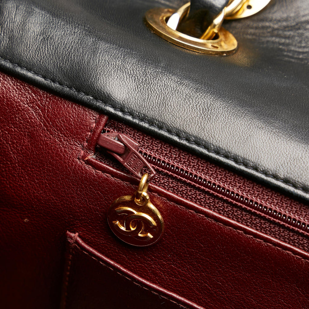 Chanel Jumbo Classic Lambskin Maxi Single Flap Bag (SHG-eYSHRc)