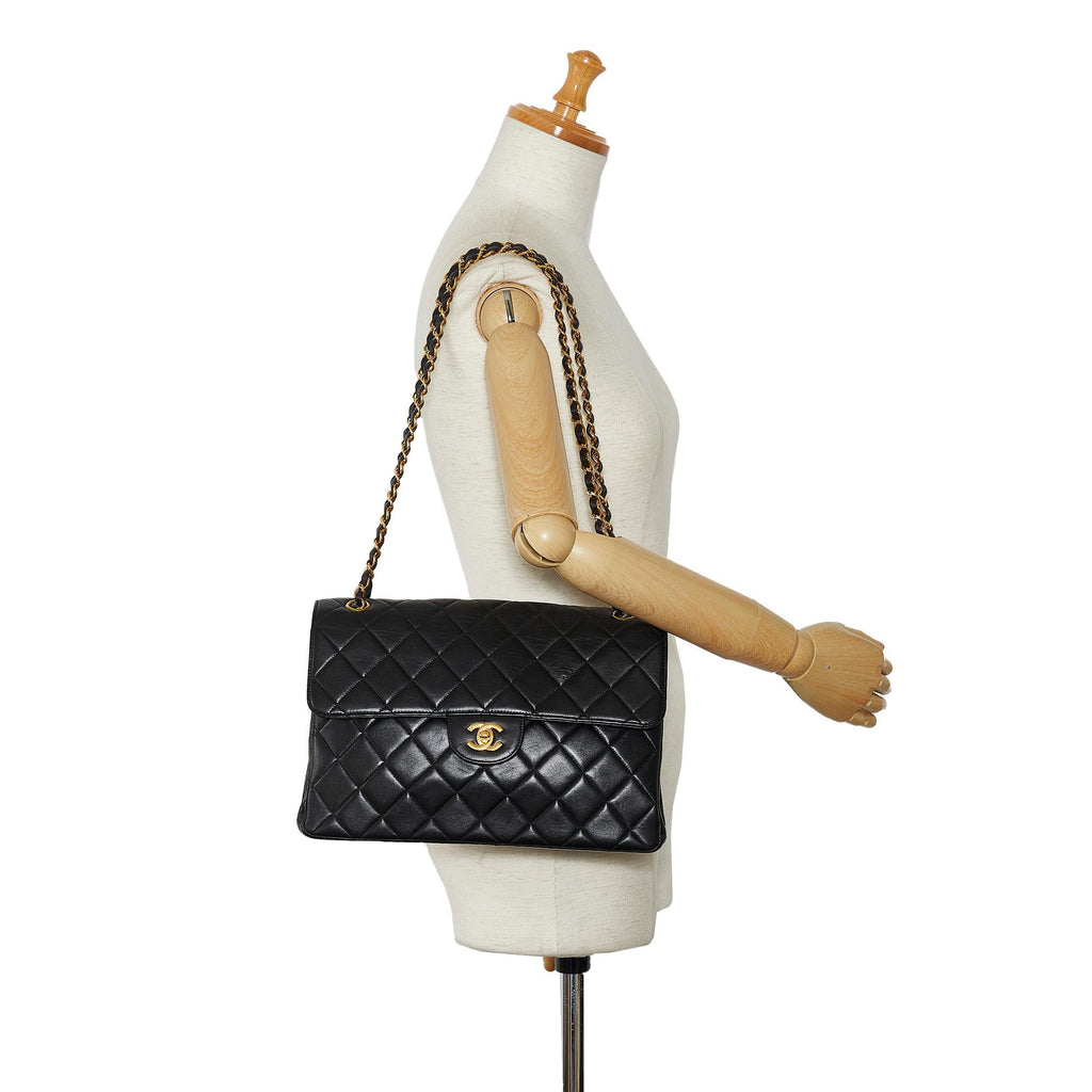 Chanel Jumbo Classic Lambskin Single Flap Bag (SHG-zQZOuM)
