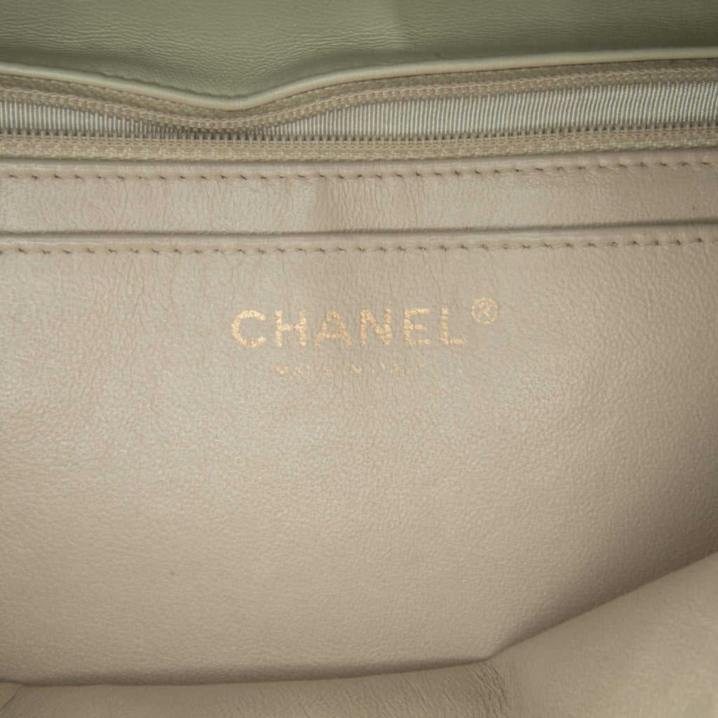 Chanel Jumbo Classic Lambskin Single Flap (SHG-RAwy5g)