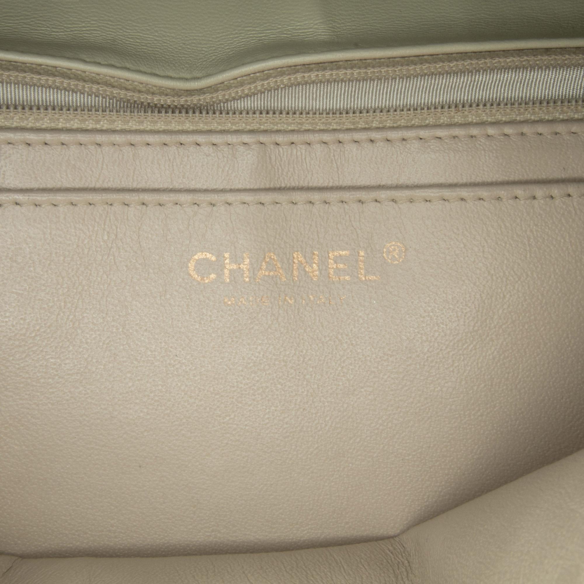 Chanel Jumbo Classic Lambskin Single Flap (SHG-RAwy5g)