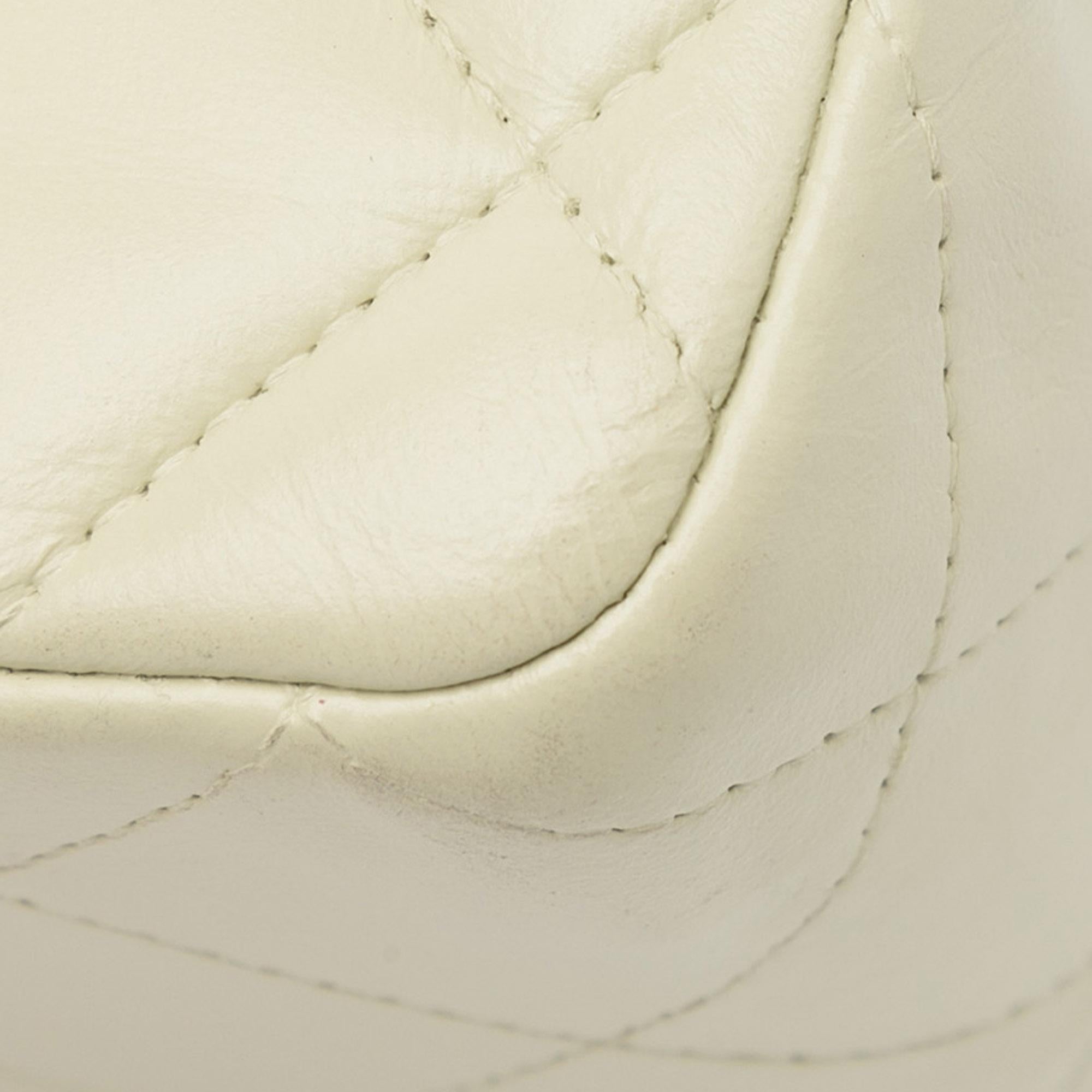 Chanel Jumbo Classic Lambskin Single Flap (SHG-RAwy5g)