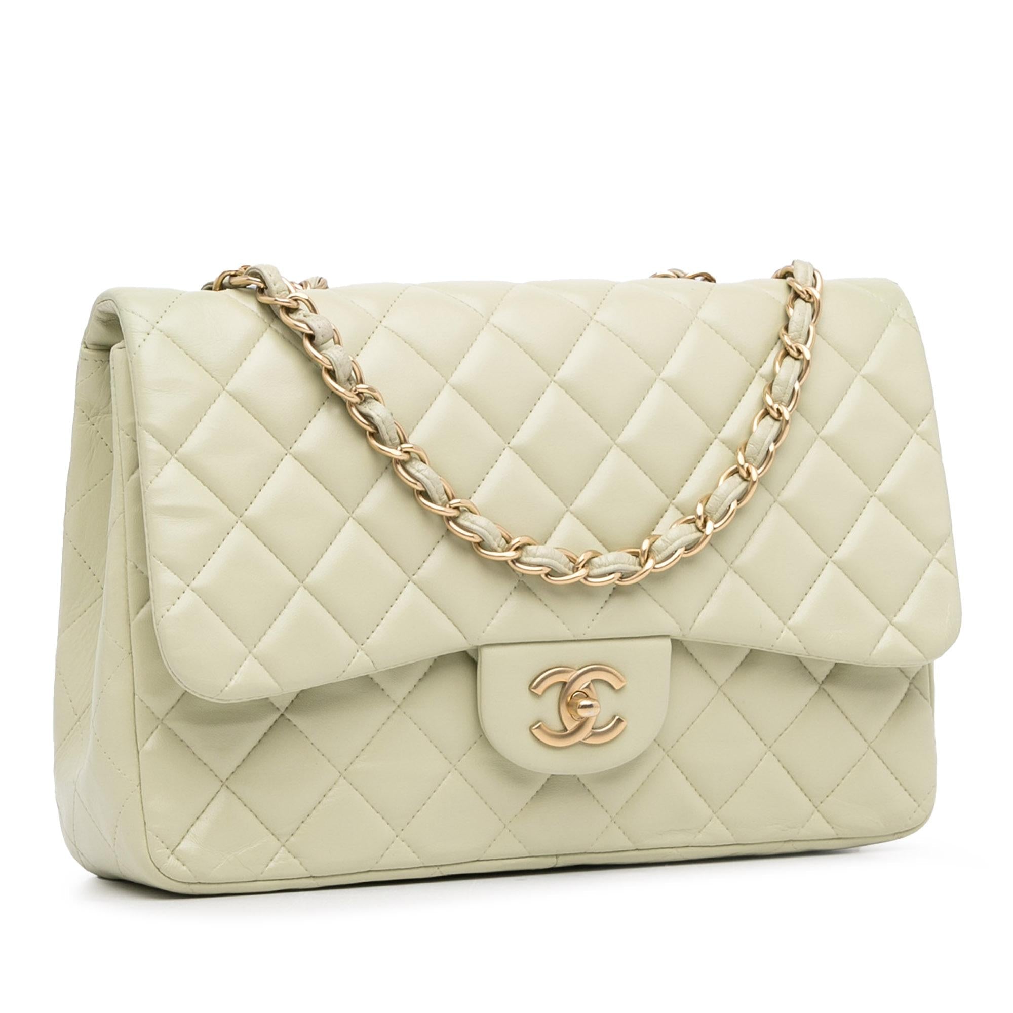 Chanel Jumbo Classic Lambskin Single Flap (SHG-RAwy5g)