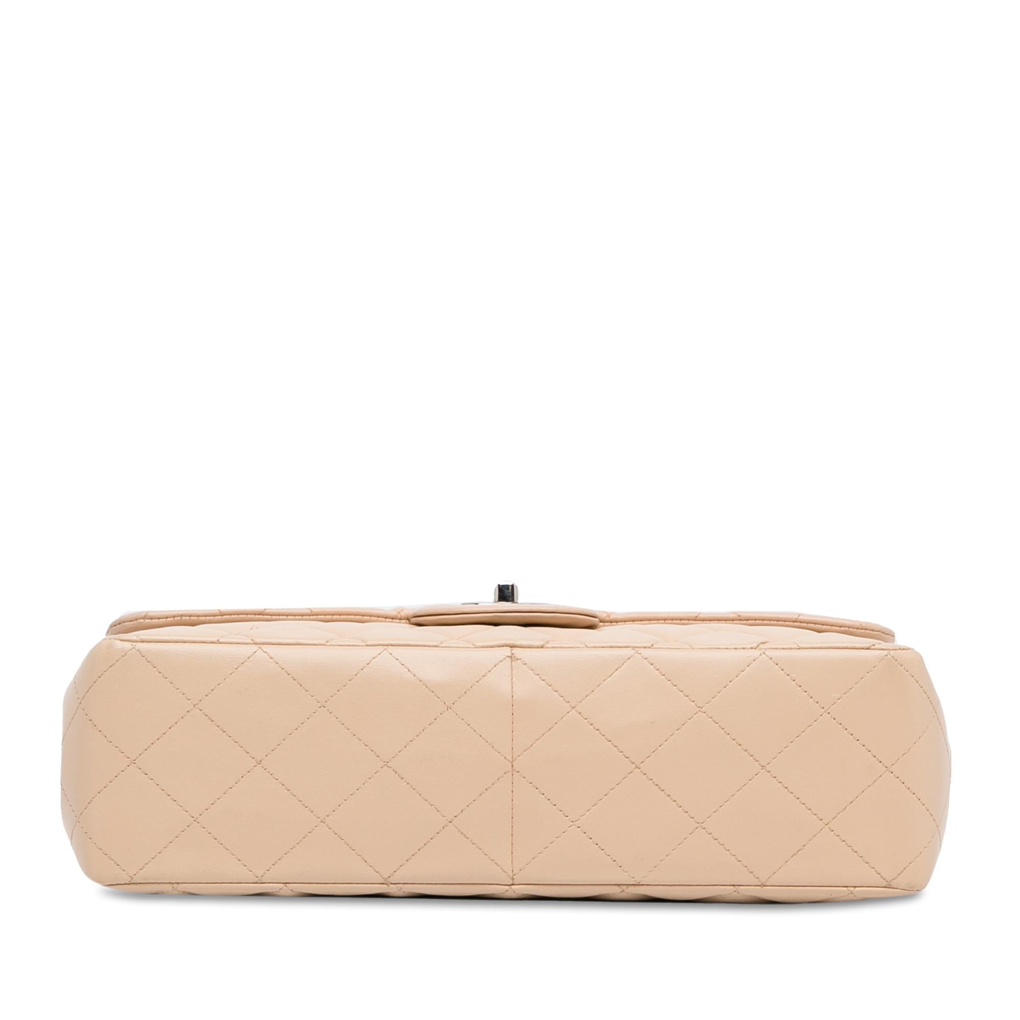 Chanel Jumbo Classic Lambskin Single Flap (SHG-gKWzLM)