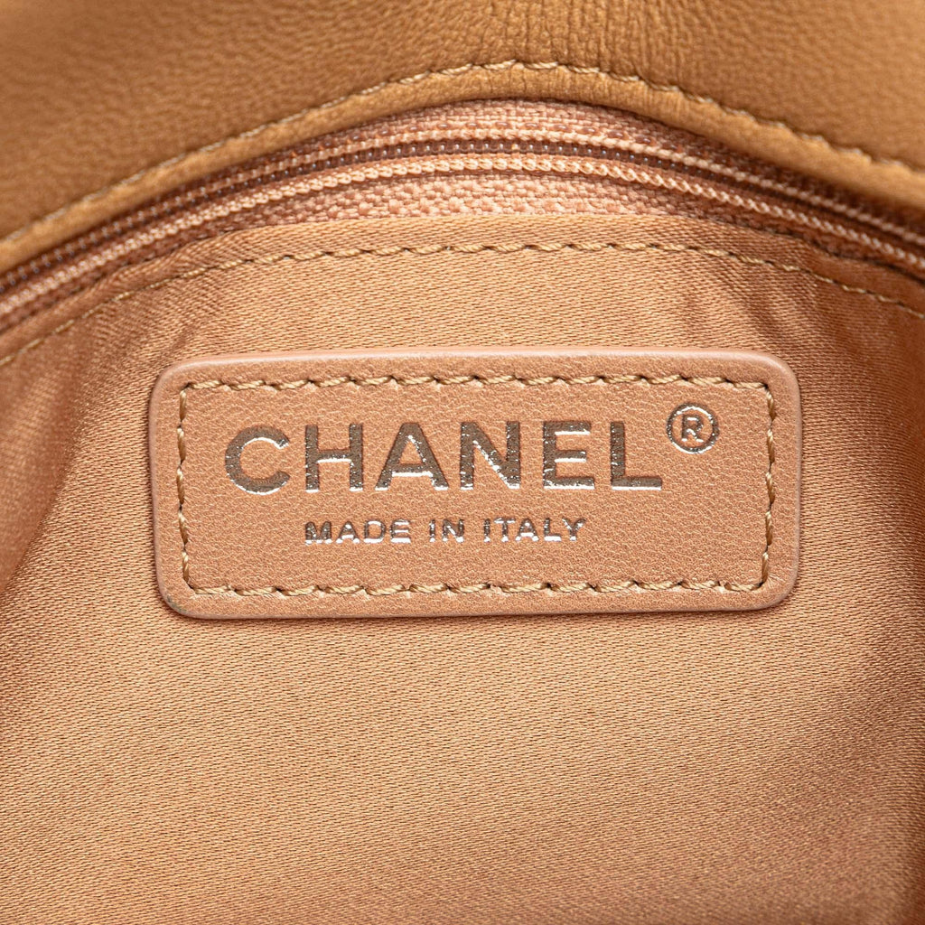 Chanel Jumbo Classic Patent 3 Compartment Flap (SHG-YA4Qjj)