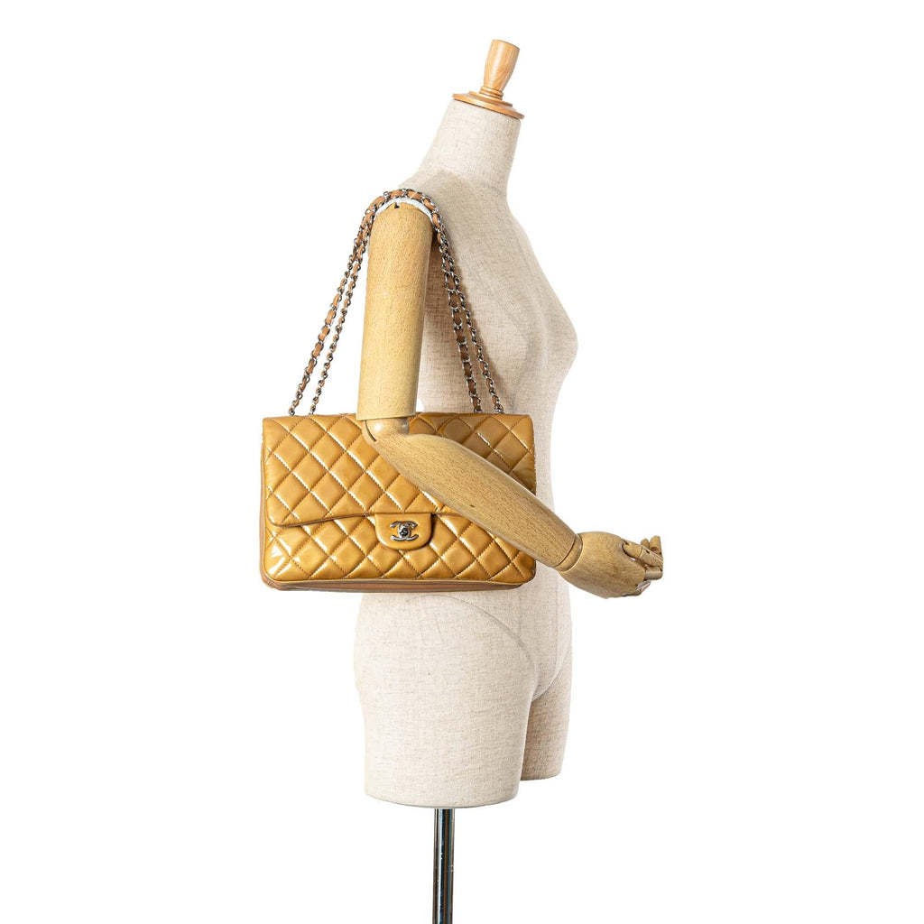 Chanel Jumbo Classic Patent 3 Compartment Flap (SHG-YA4Qjj)