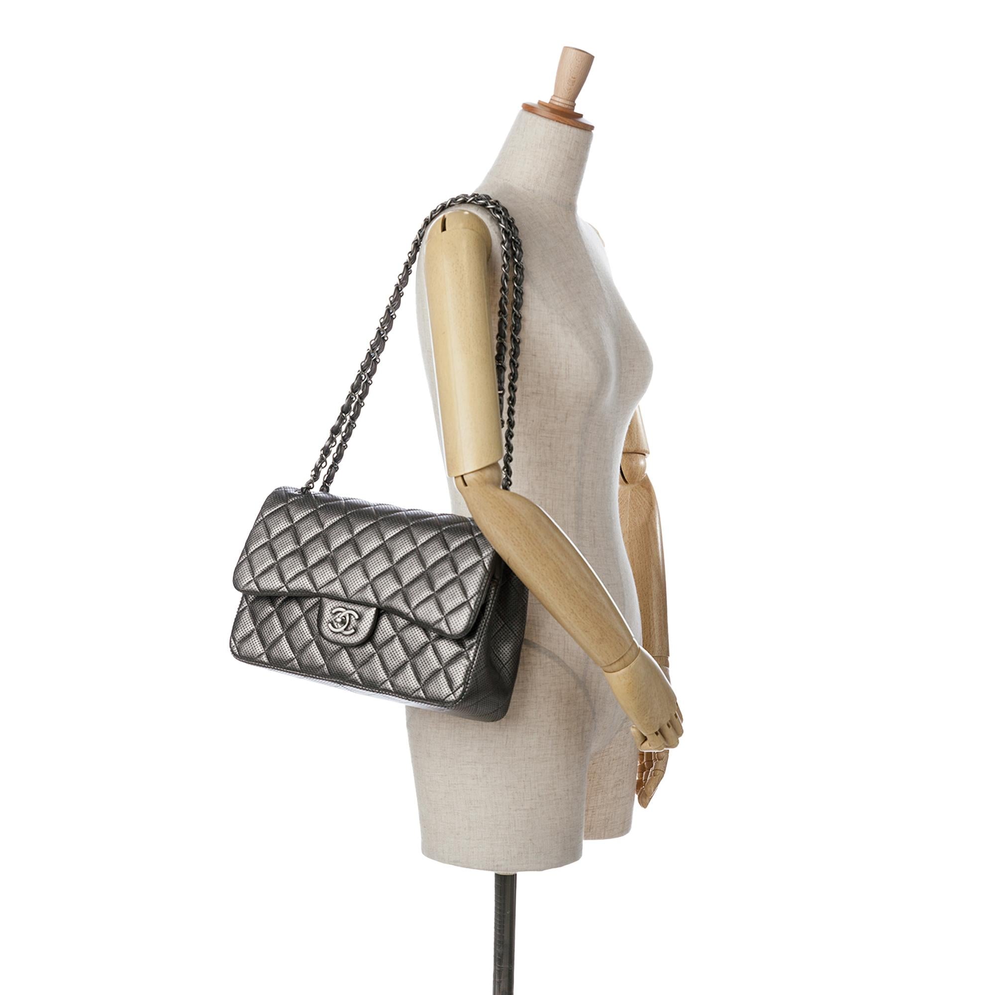 Chanel Jumbo Classic Perforated Lambskin Double Flap (SHG-YJkM4S)