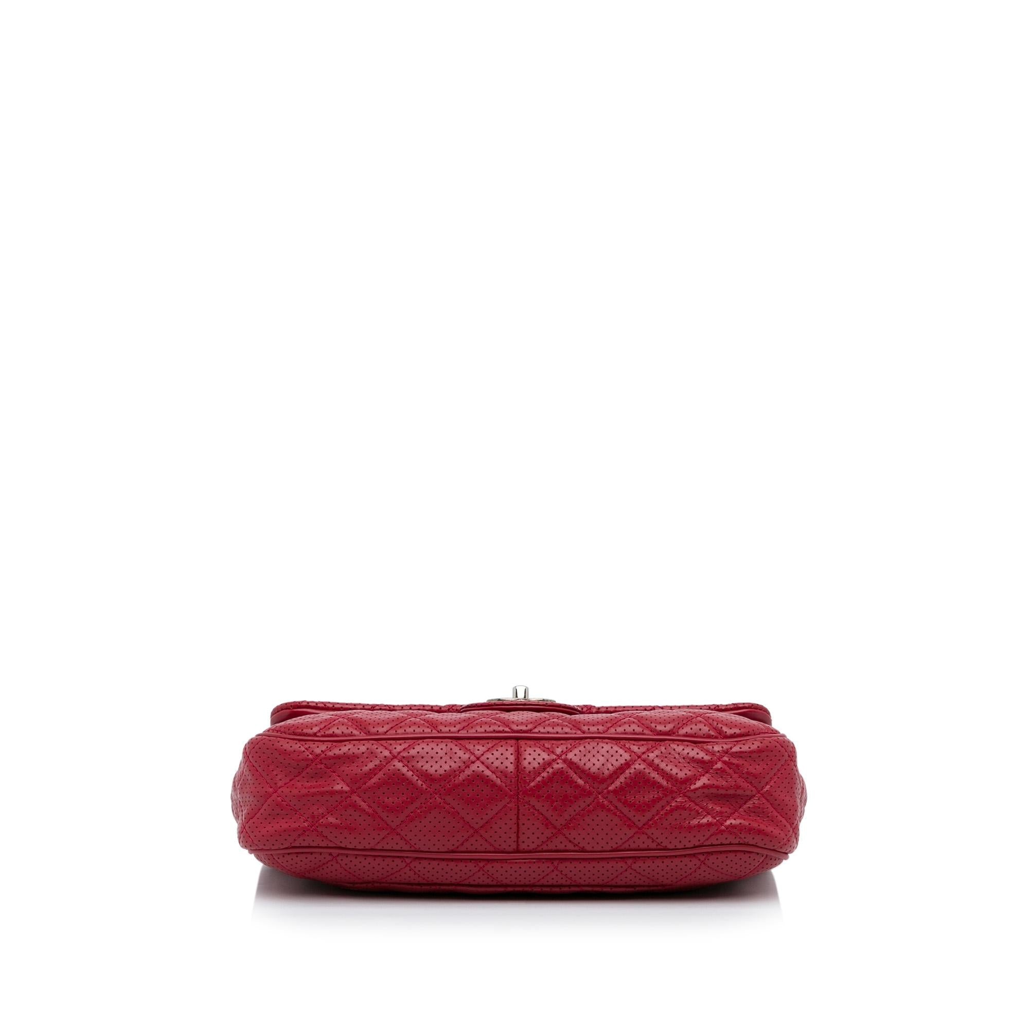 Chanel Jumbo Classic Perforated Lambskin Single Flap (SHG-nXRiI3)